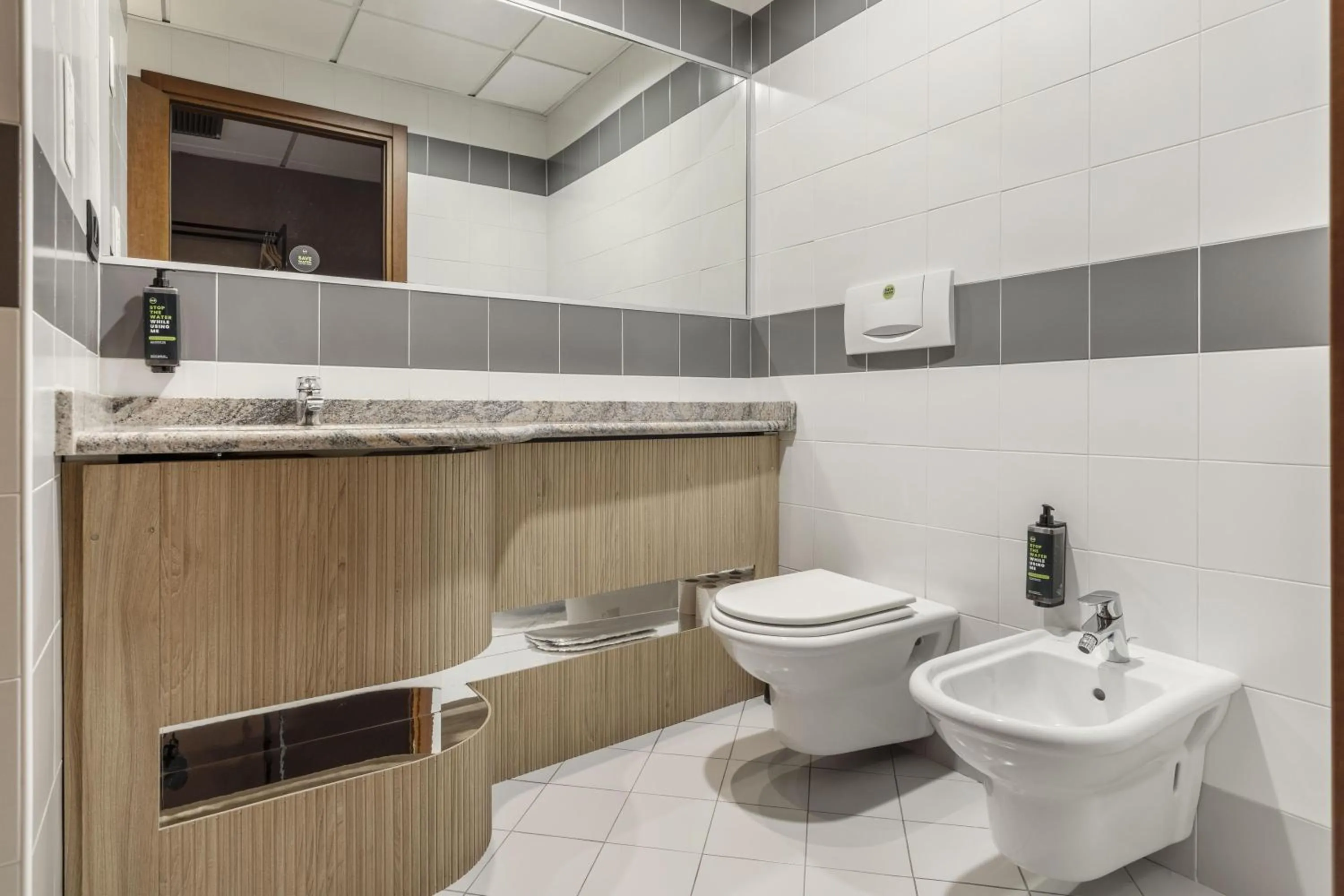 Bathroom in B&B HOTEL Cuneo Cristal