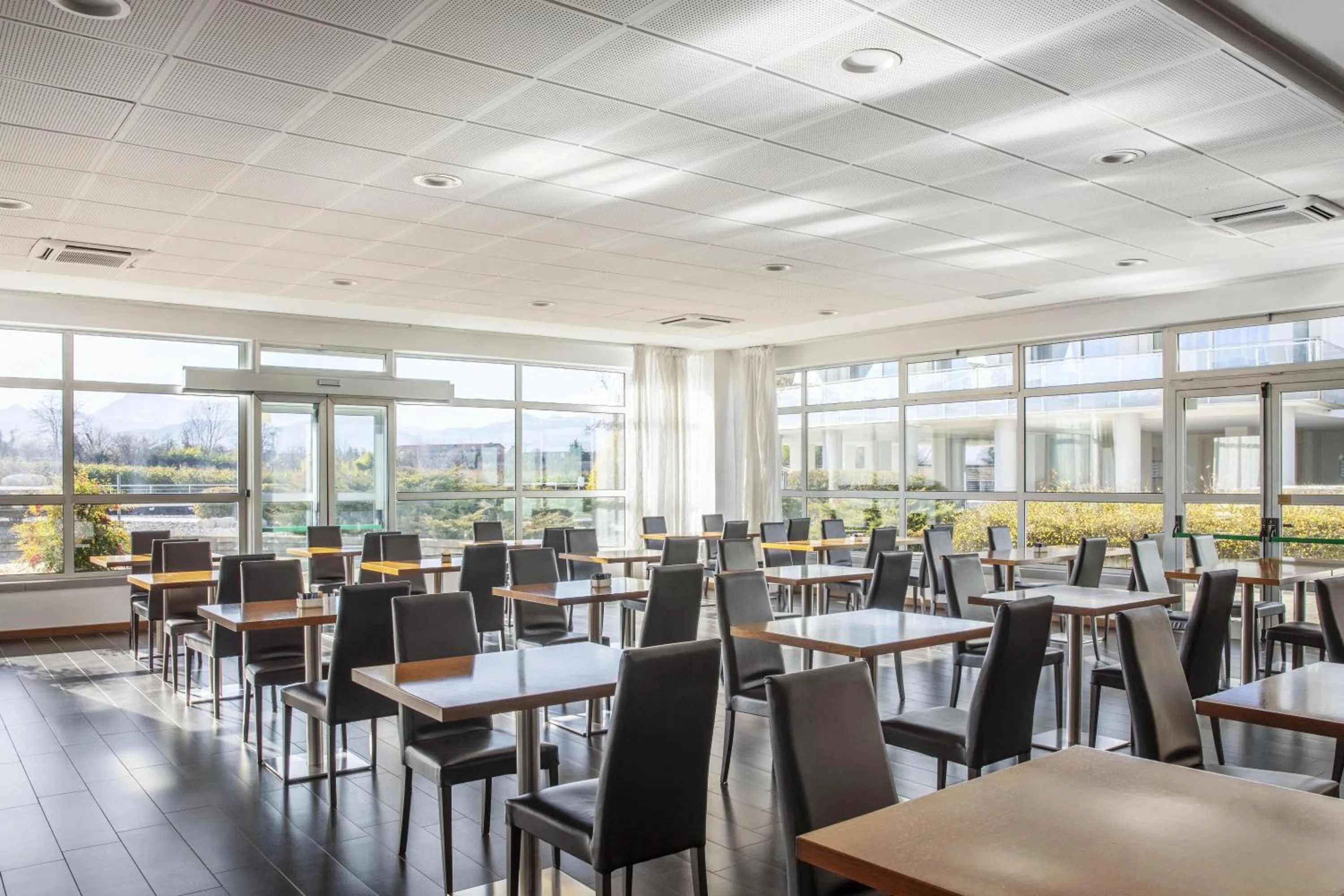 Restaurant/places to eat in B&B HOTEL Cuneo Cristal