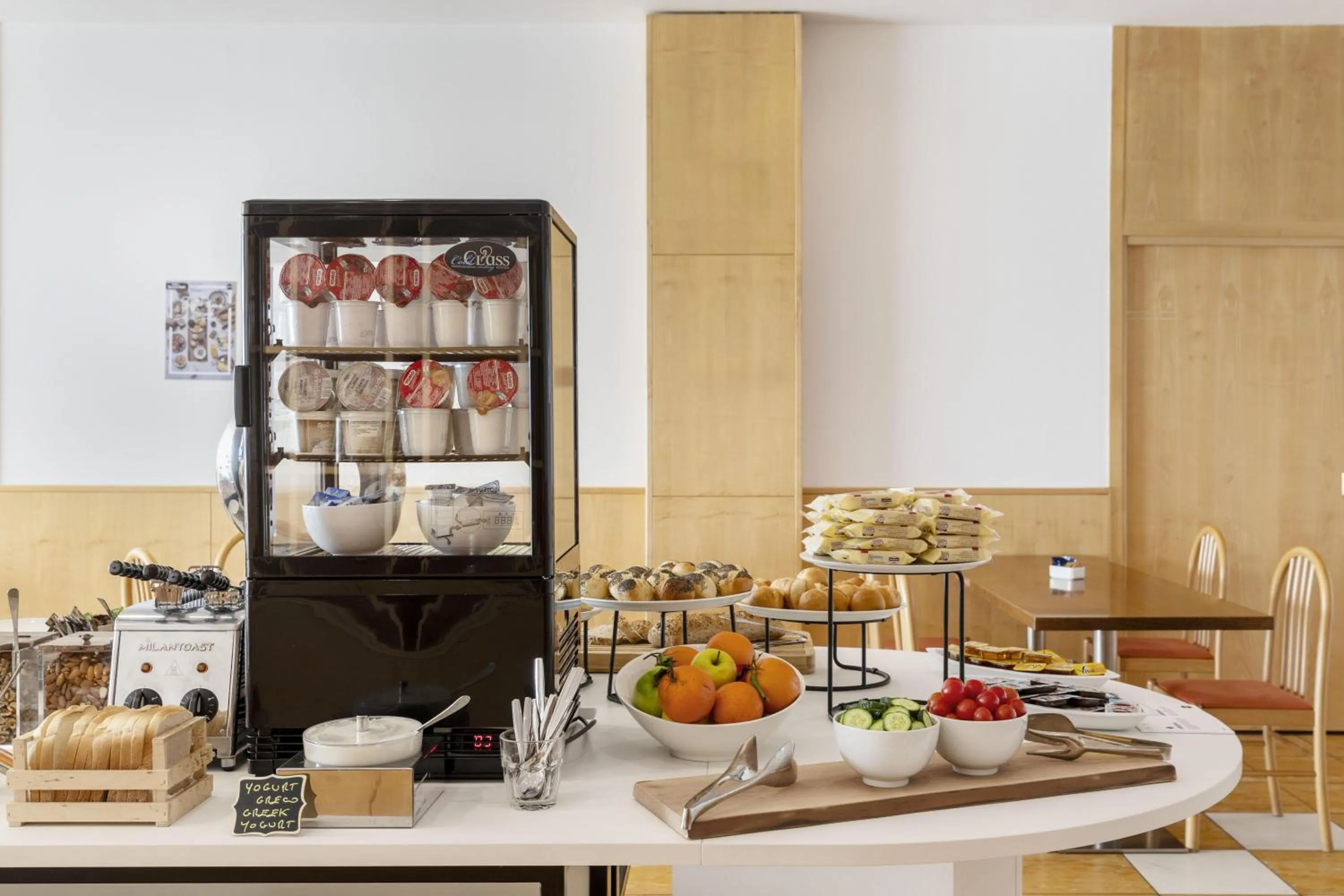 Restaurant/places to eat in B&B HOTEL Cuneo Cristal