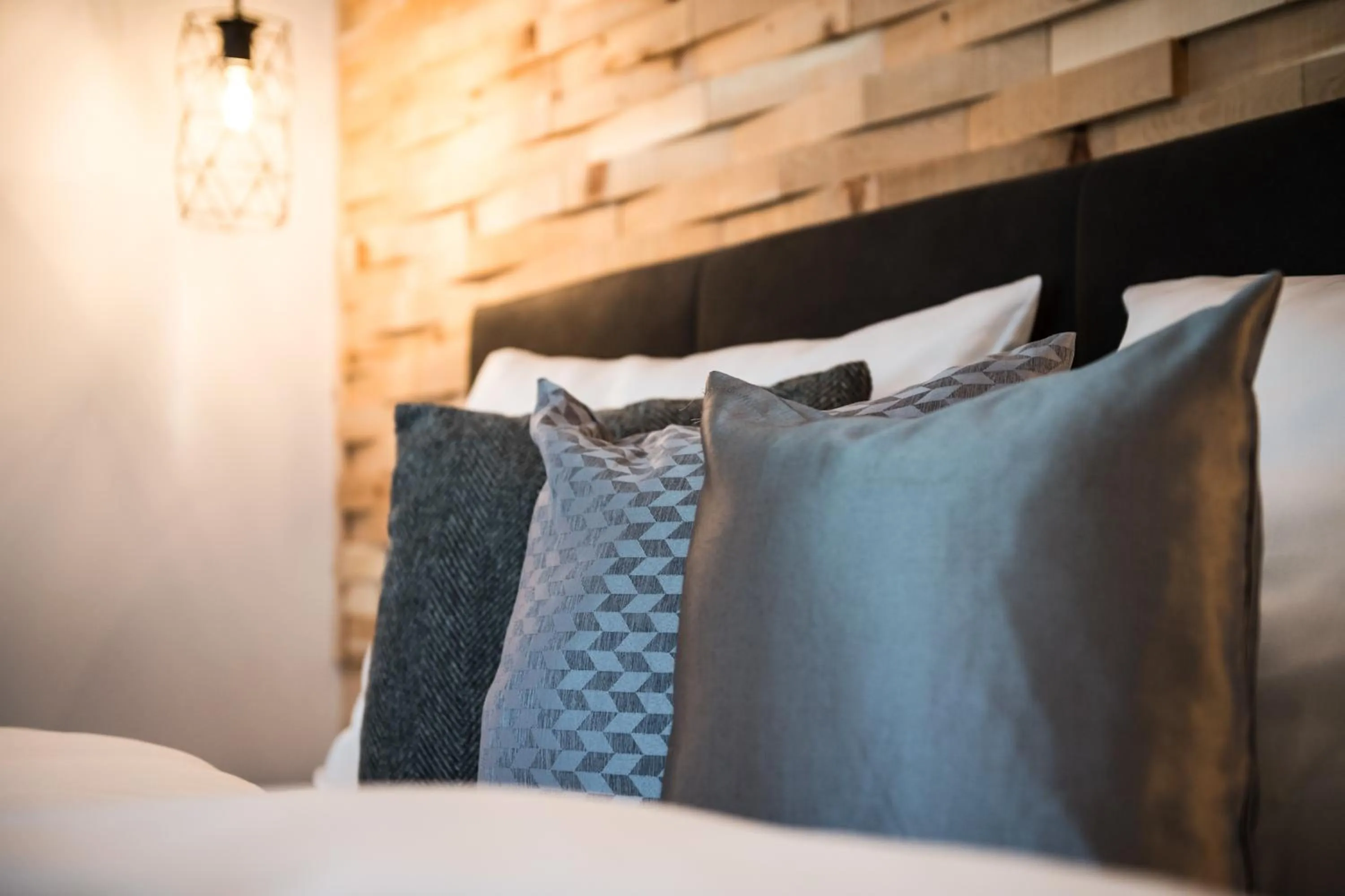 Bed in Les Dolomites Mountain Lodges