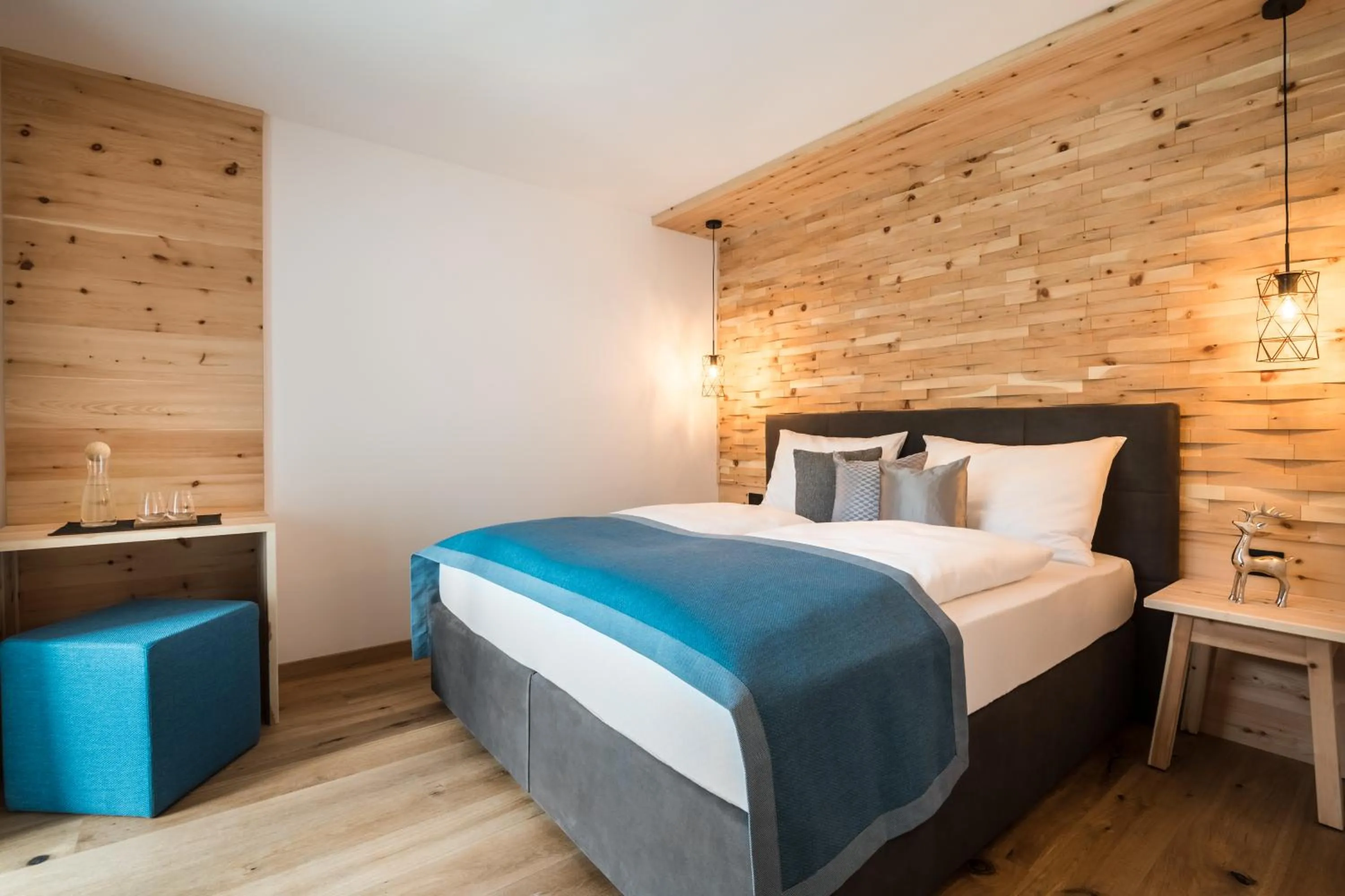 Bed in Les Dolomites Mountain Lodges