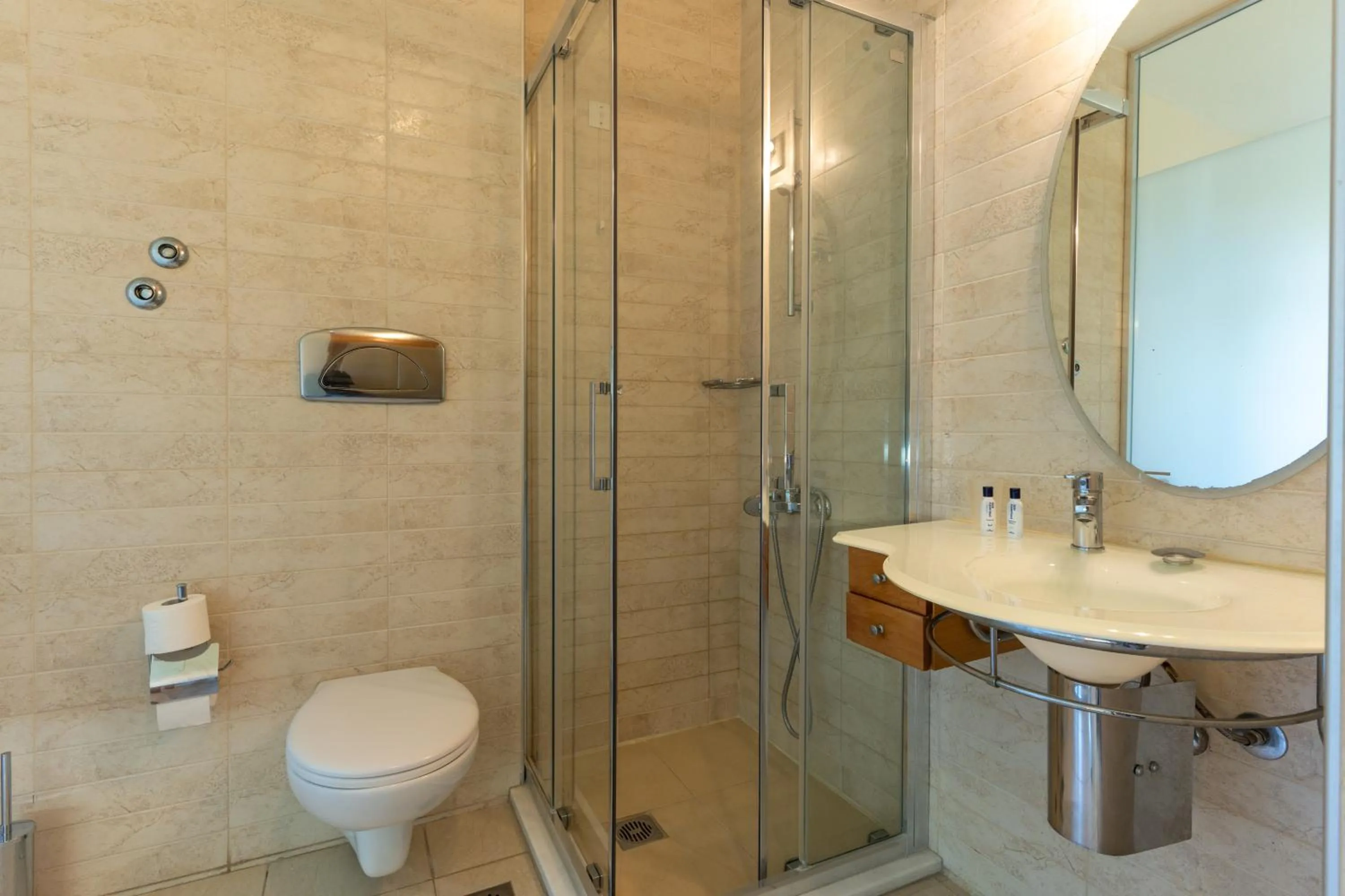 Shower in Eva Bay Hotel On The Beach - Adults Only