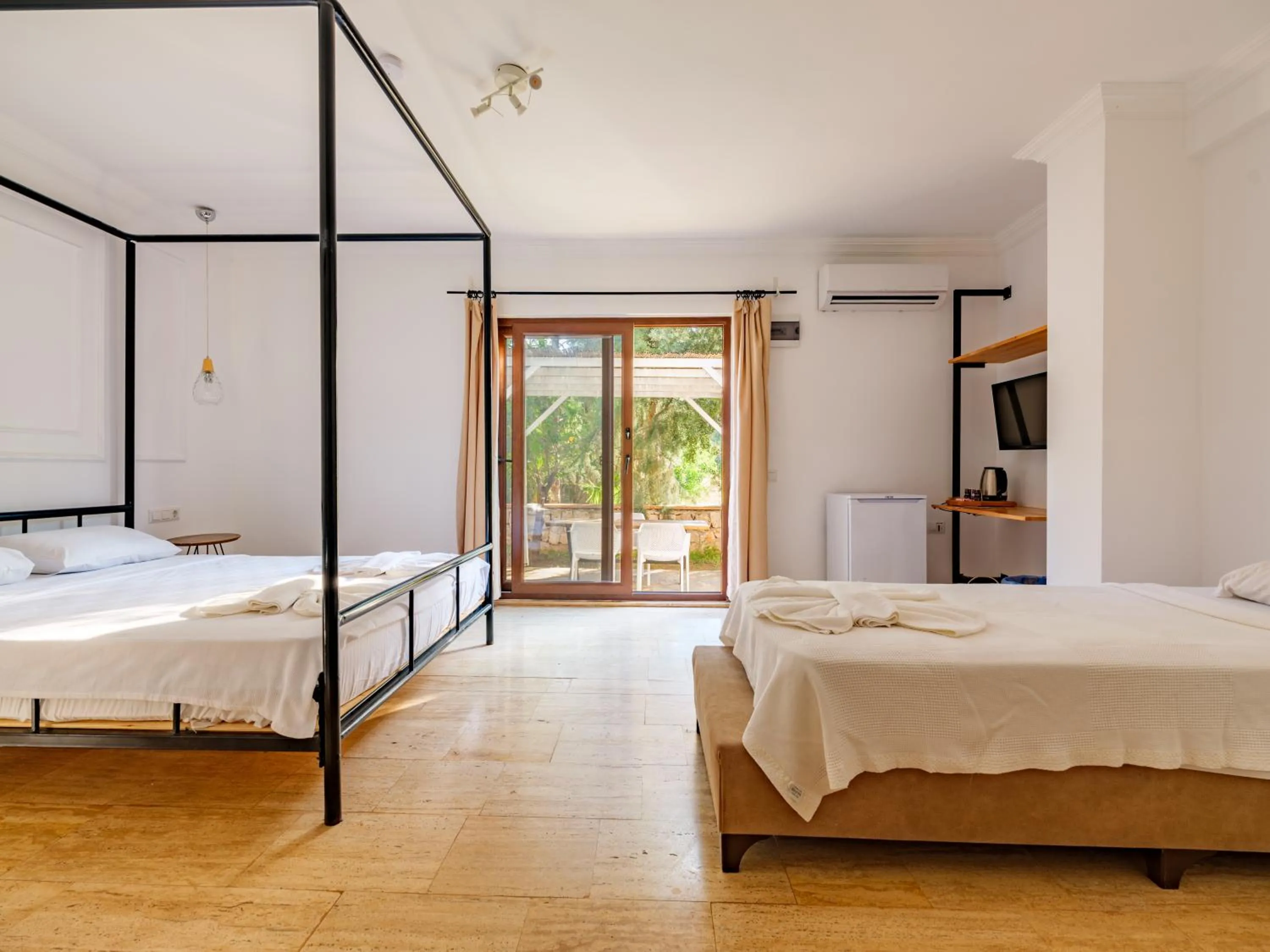 Bed in Sea Garden Kaş Hotel