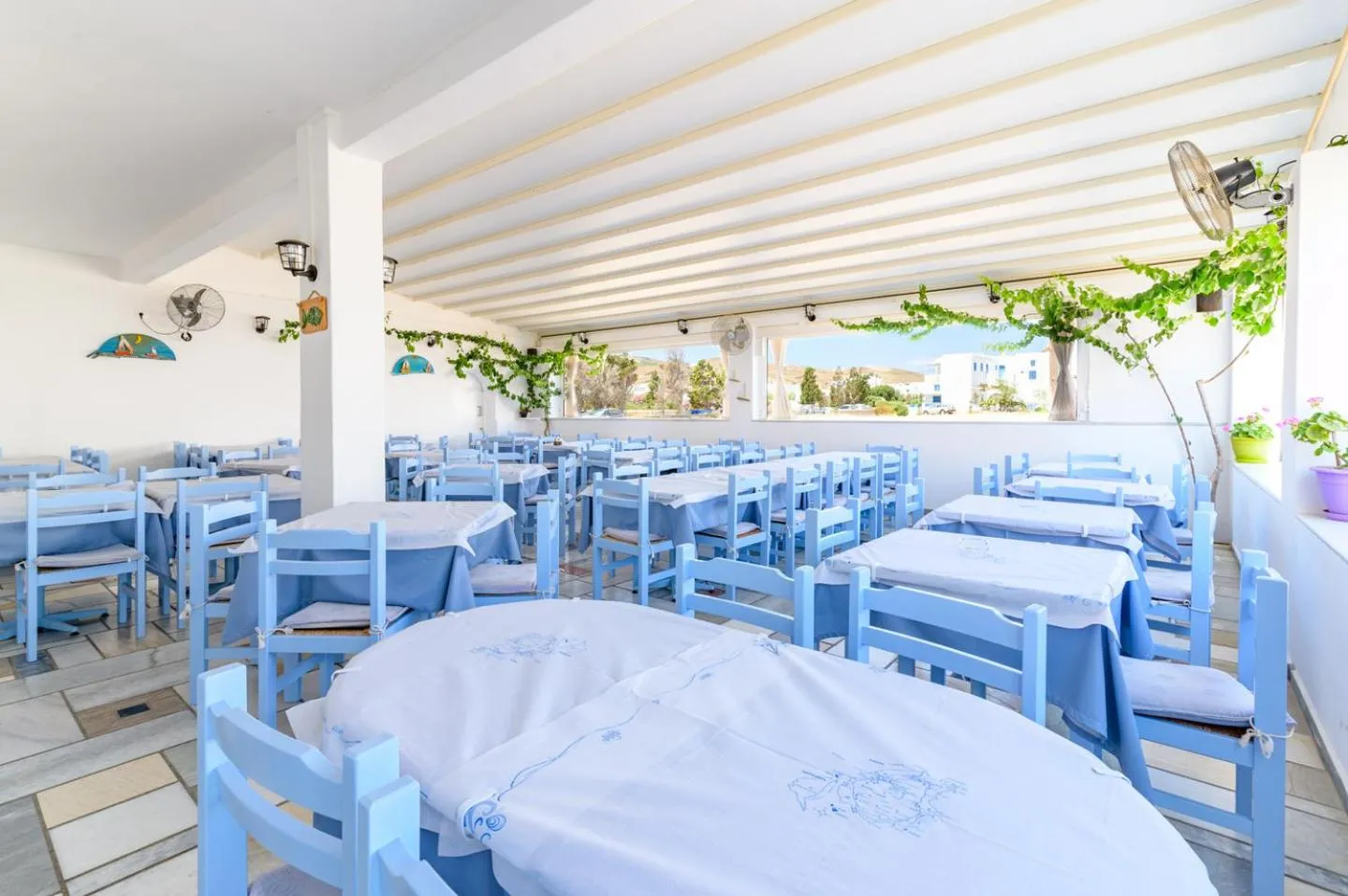 Restaurant/places to eat in Pavlos Place