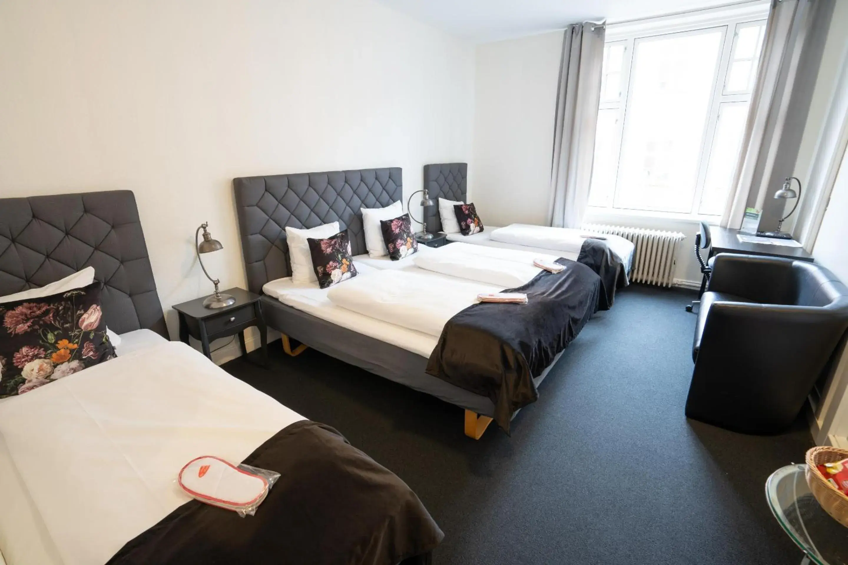 Quadruple Room in Hotel Vinhuset Quadruple Room in Hotel Vinhuset