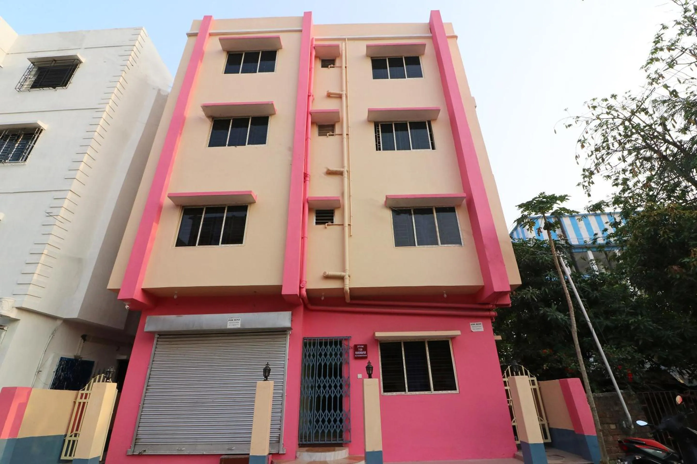 Facade/entrance in Hotel O Apan
