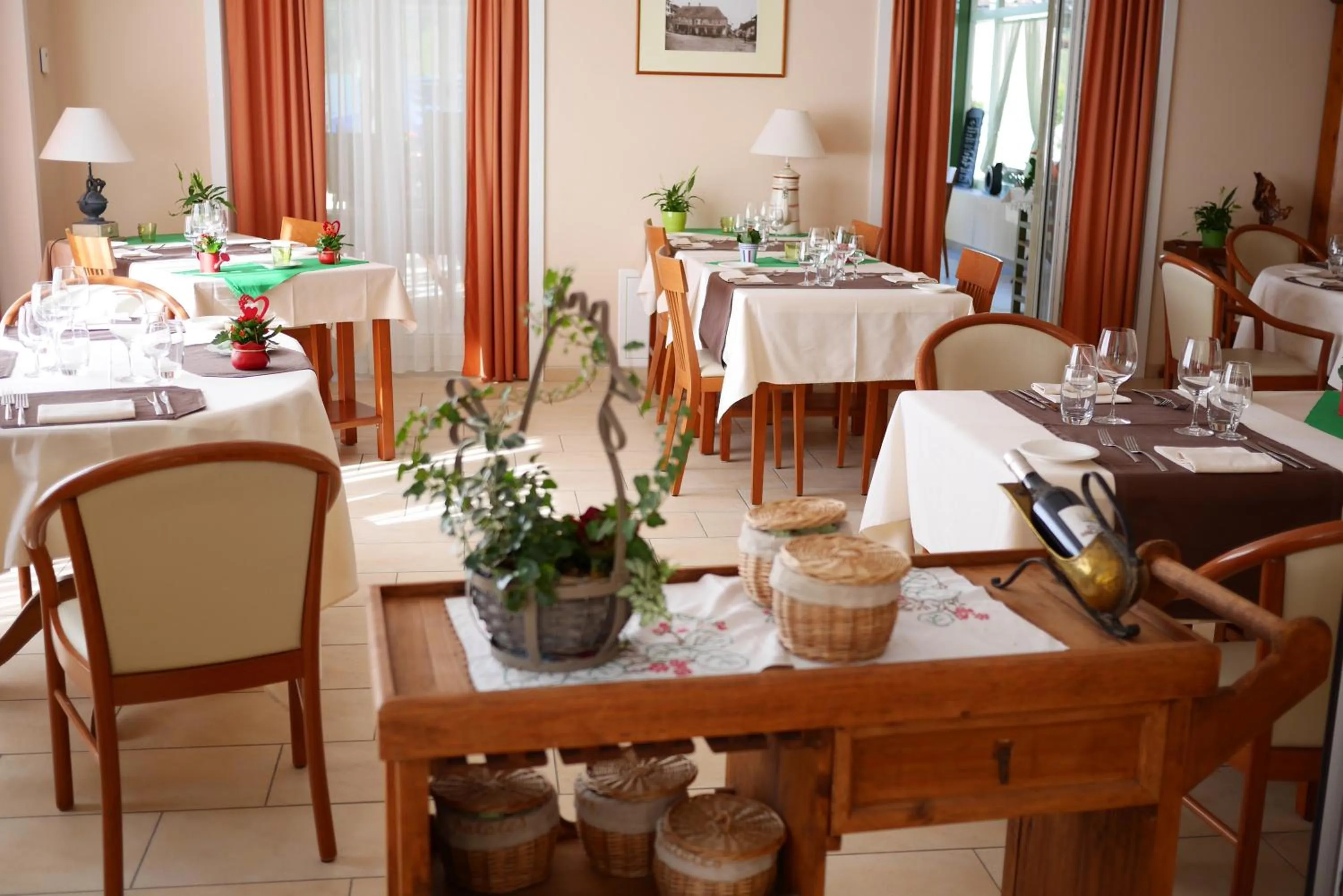 Dining area in Auberge Aux Deux Sapins