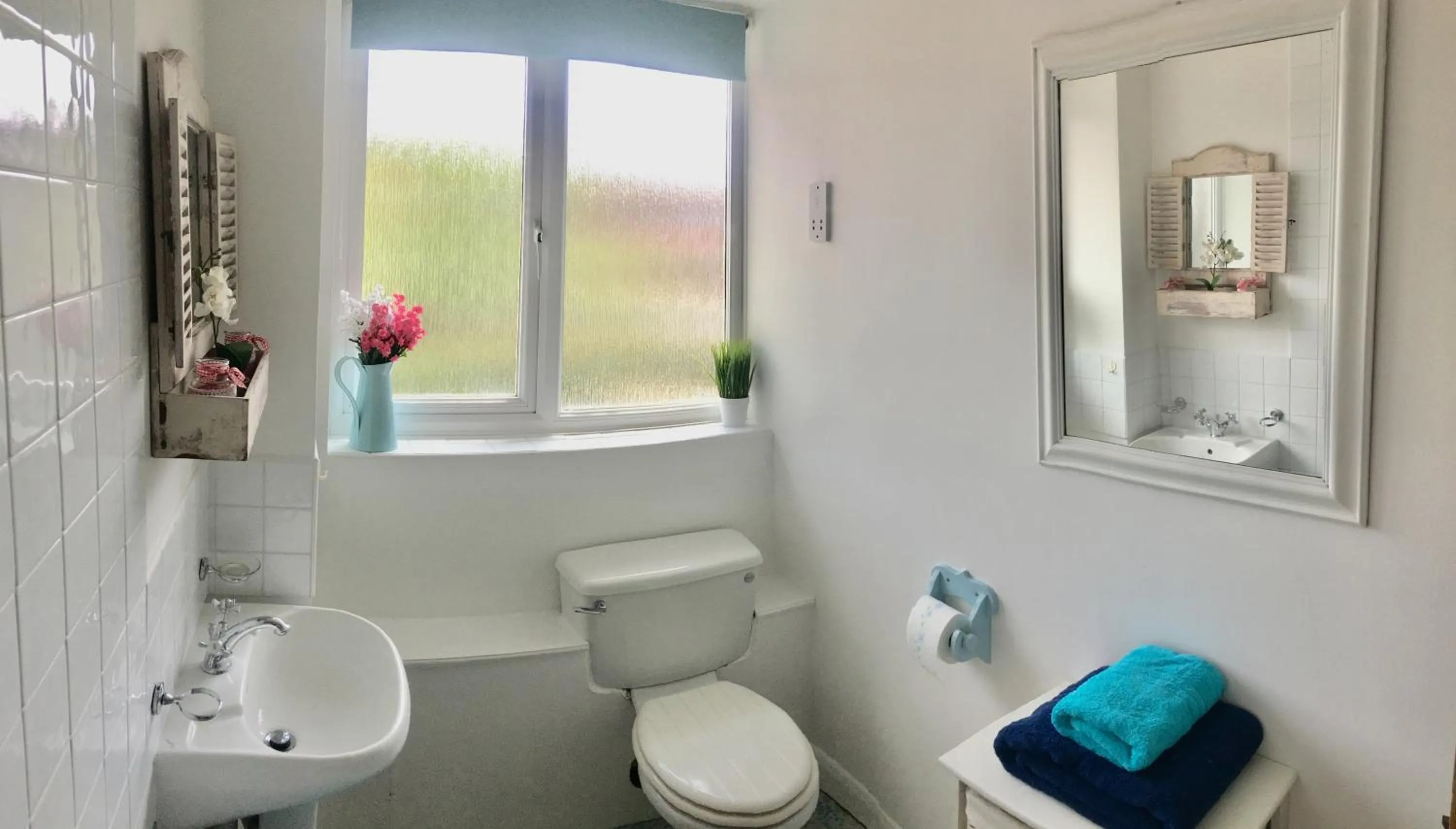 Bathroom in Apple Perch 2BR Flat - Free Parking