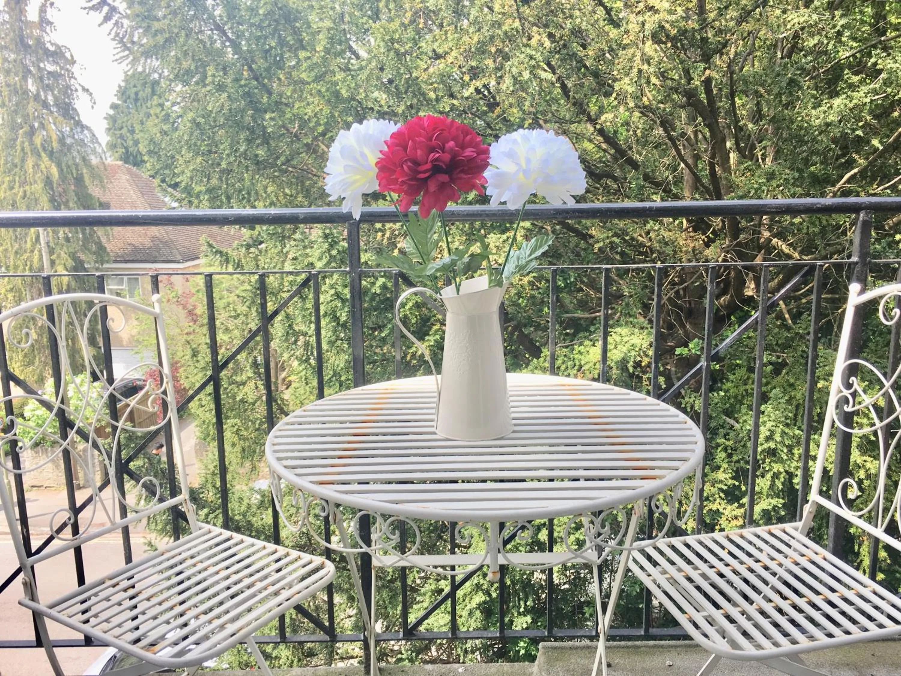 Property building in Apple Perch 2BR Flat - Free Parking