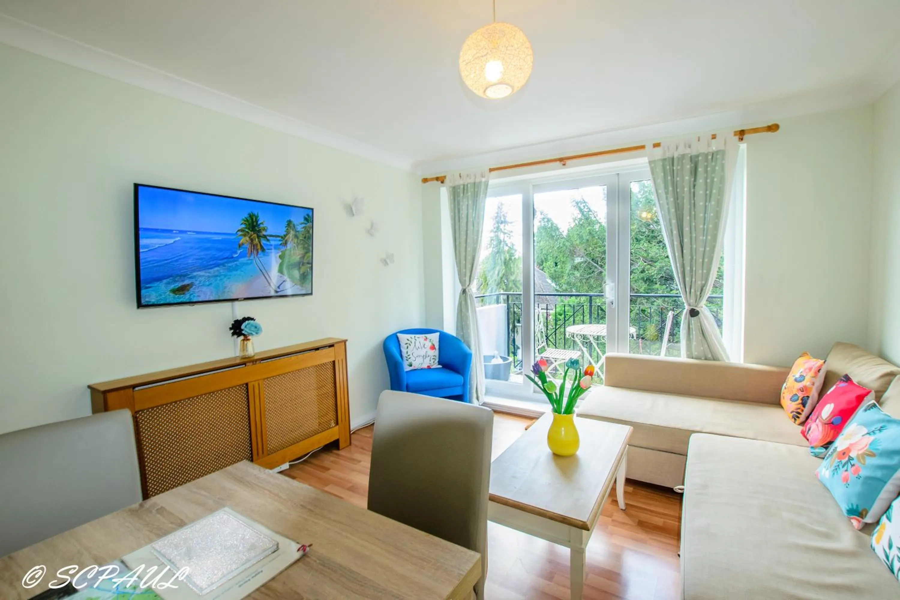 TV and multimedia in Apple Perch 2BR Flat - Free Parking