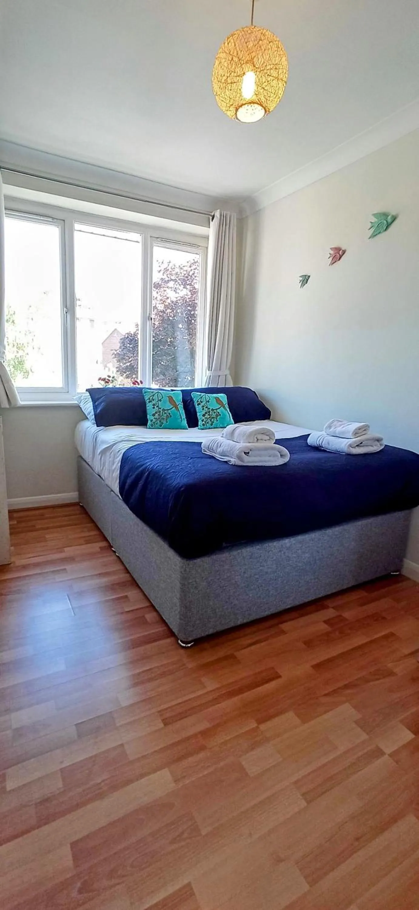 Bedroom, Bed in Apple Perch 2BR Flat - Free Parking