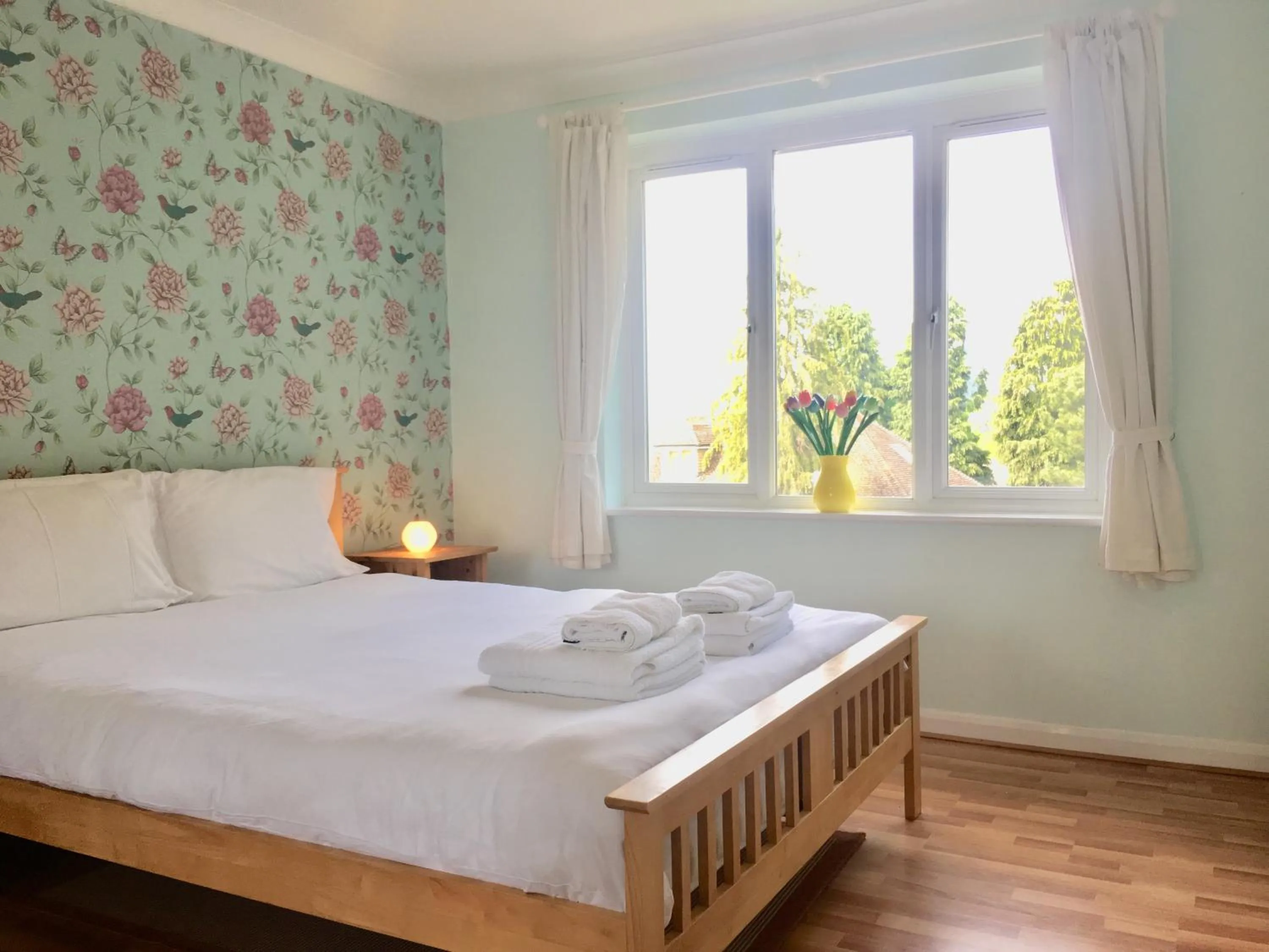 Bedroom, Bed in Apple Perch 2BR Flat - Free Parking