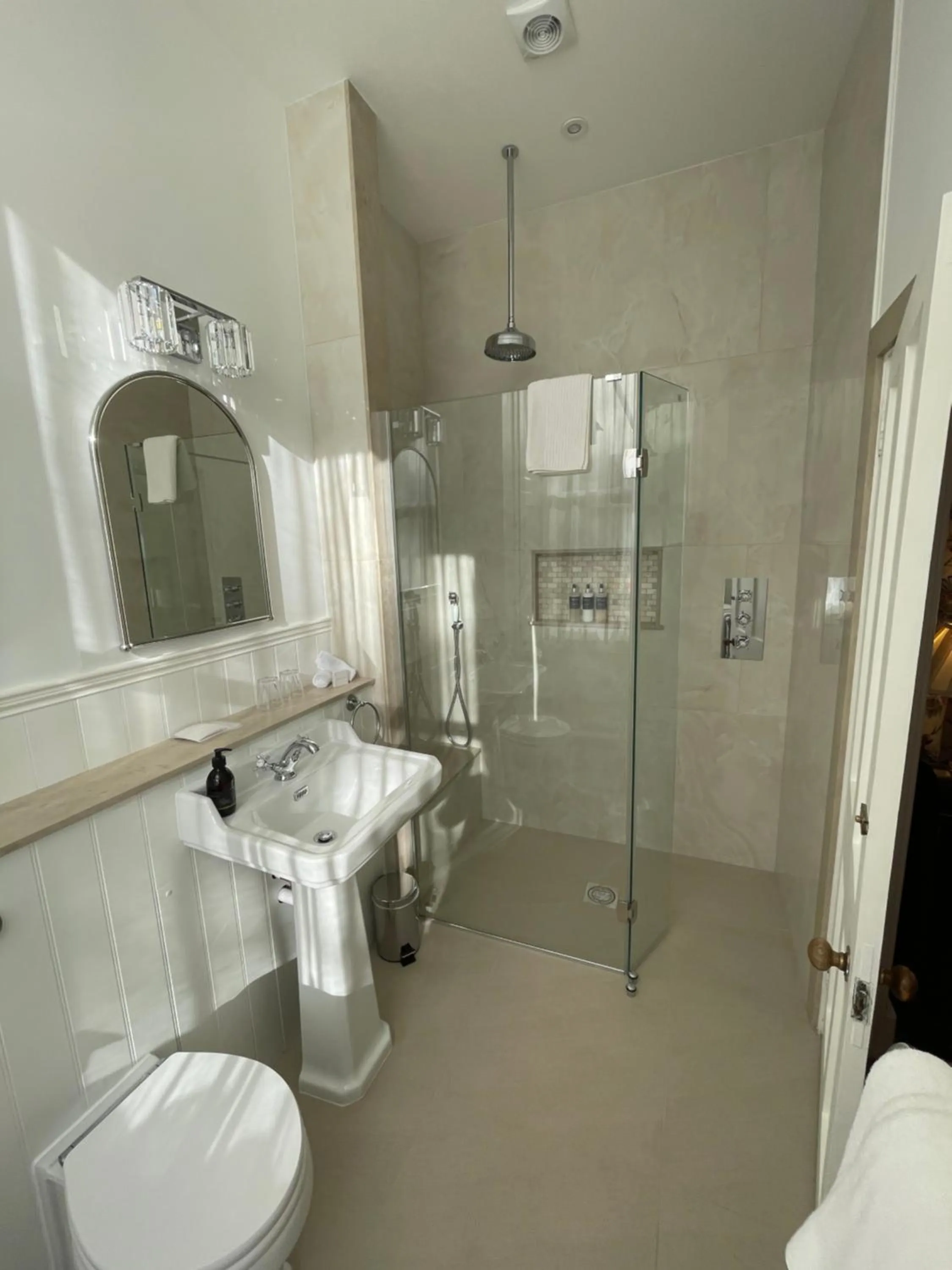 Shower in Bunchrew House Hotel