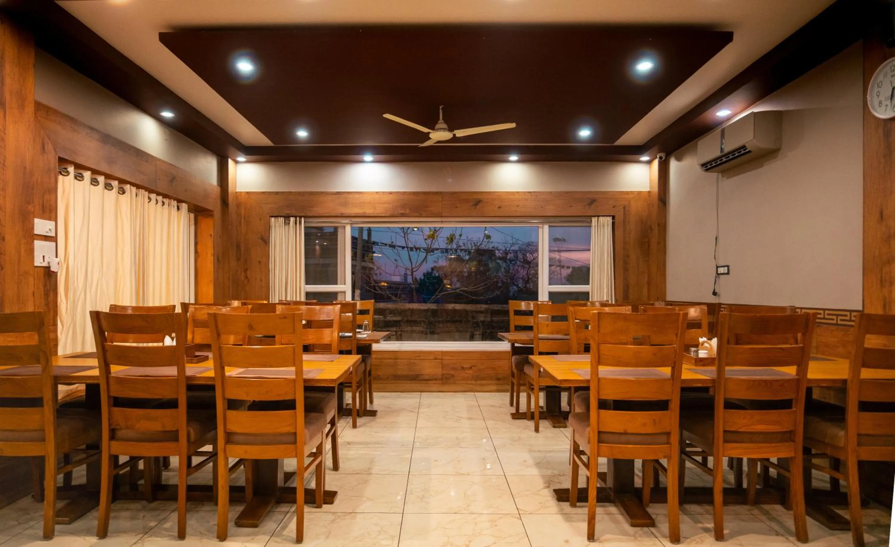 Restaurant/places to eat in Hotel Buddha House Himalayan Brothers