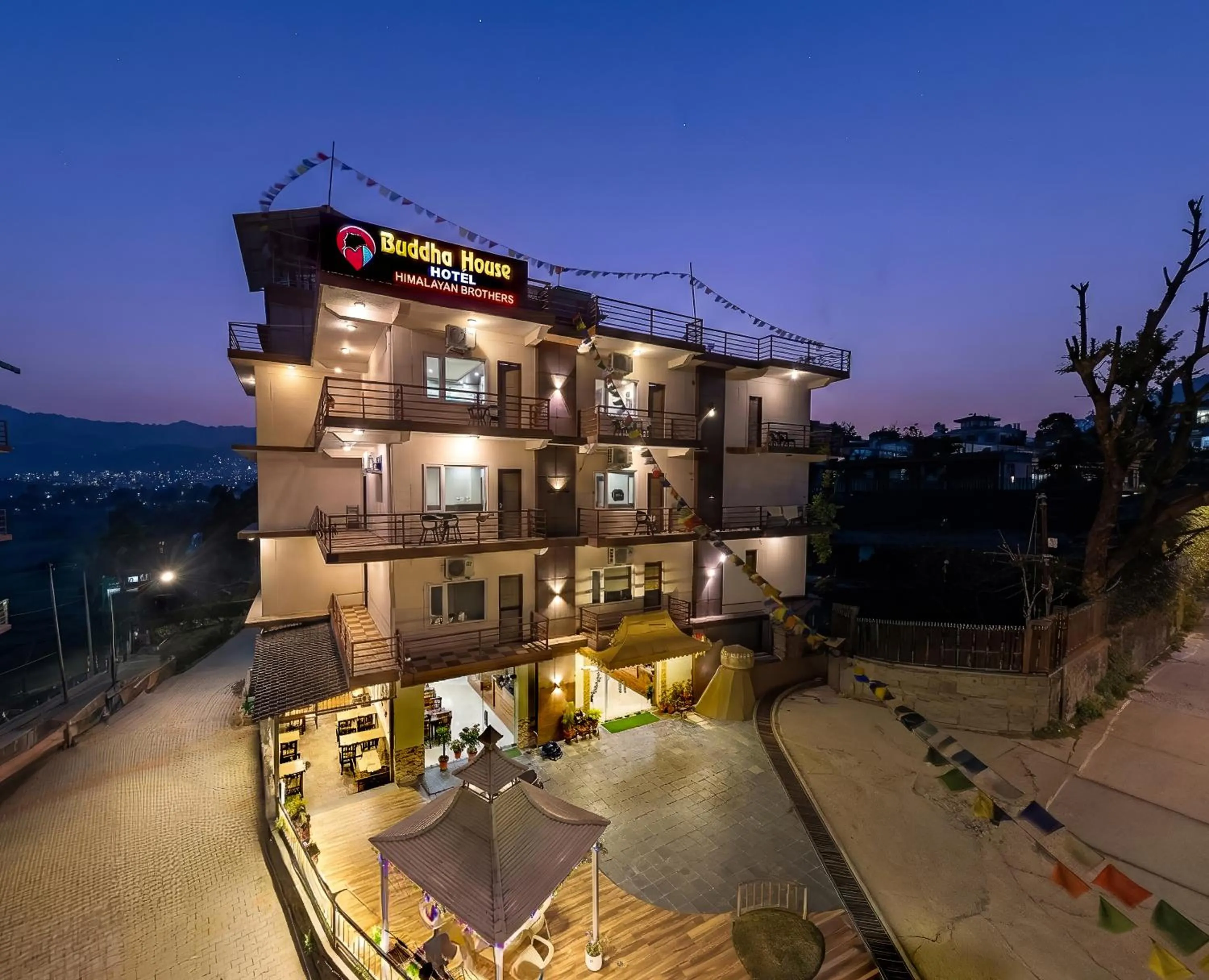 Restaurant/places to eat in Hotel Buddha House Himalayan Brothers