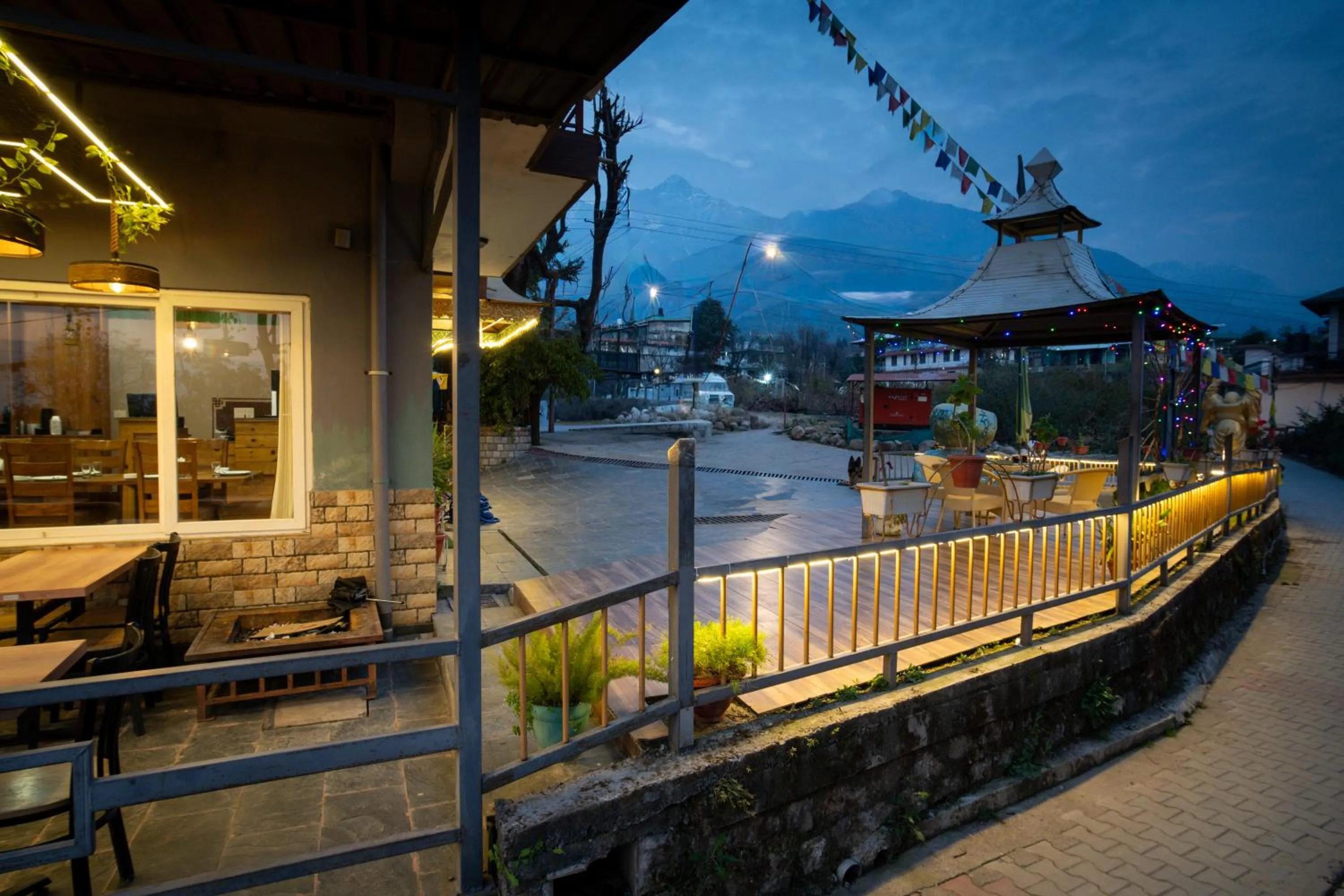 Restaurant/places to eat in Hotel Buddha House Himalayan Brothers