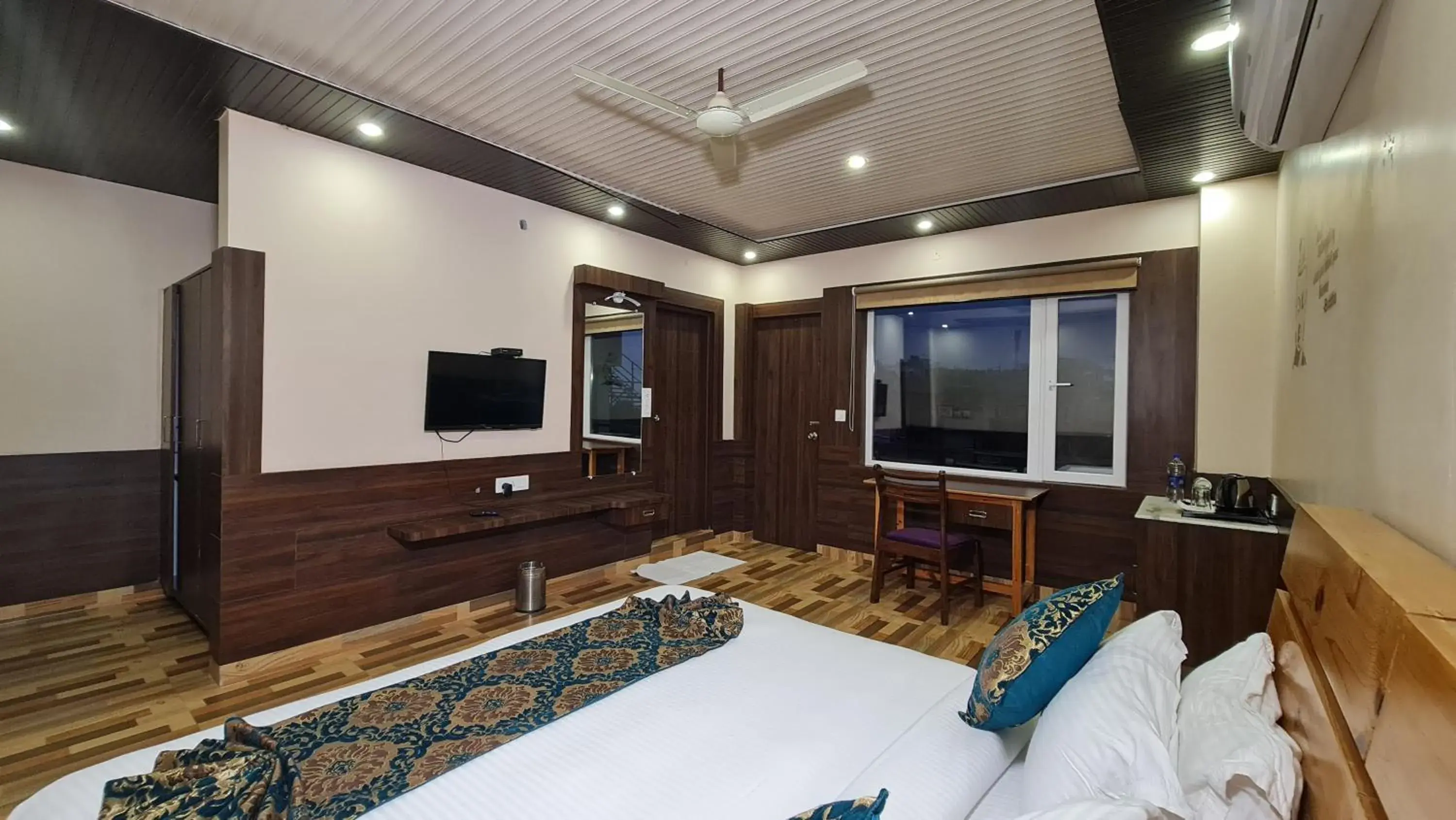 Deluxe Double or Twin Room in Hotel Buddha House Himalayan Brothers Deluxe Double or Twin Room in Hotel Buddha House Himalayan Brothers