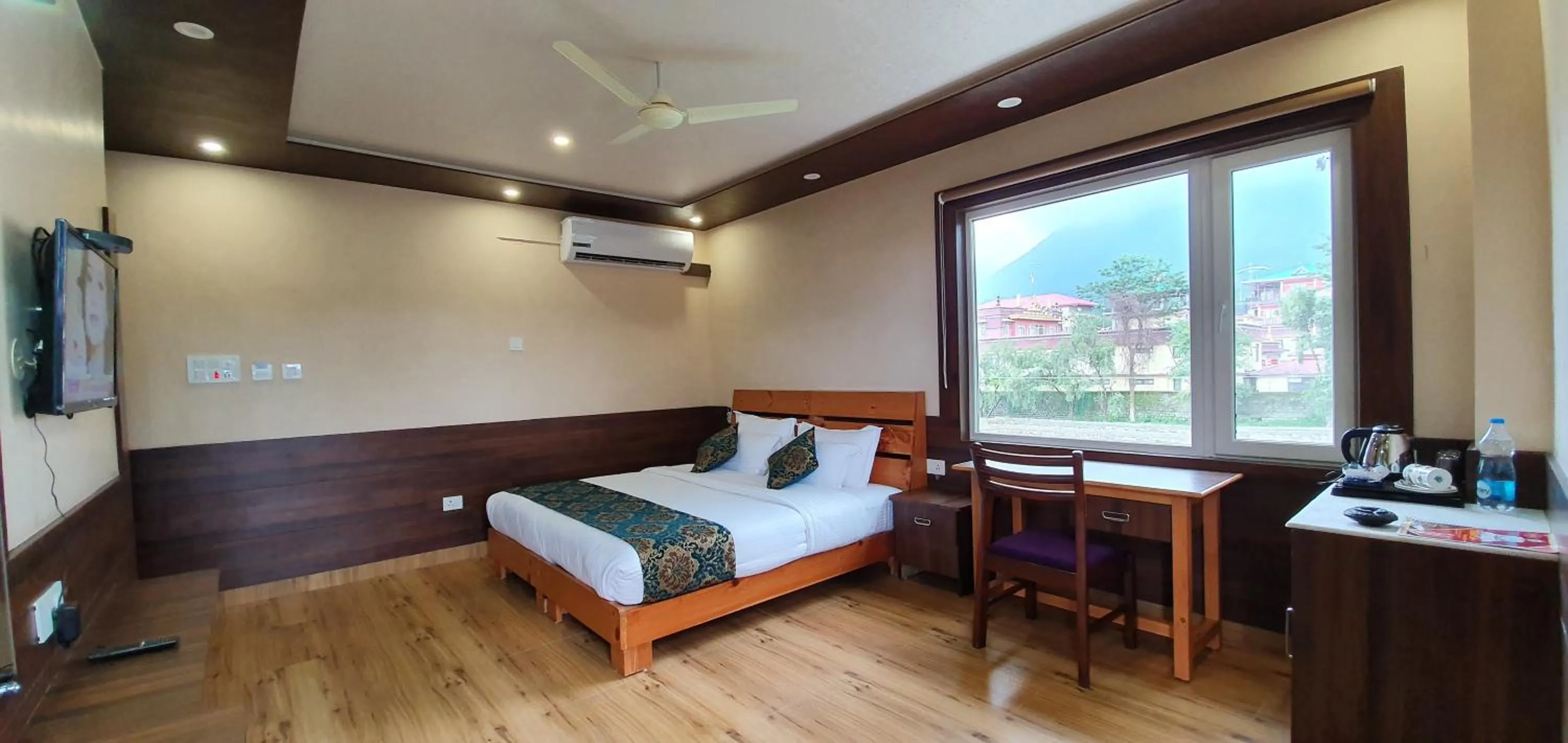 Photo of the whole room, Bed in Hotel Buddha House Himalayan Brothers