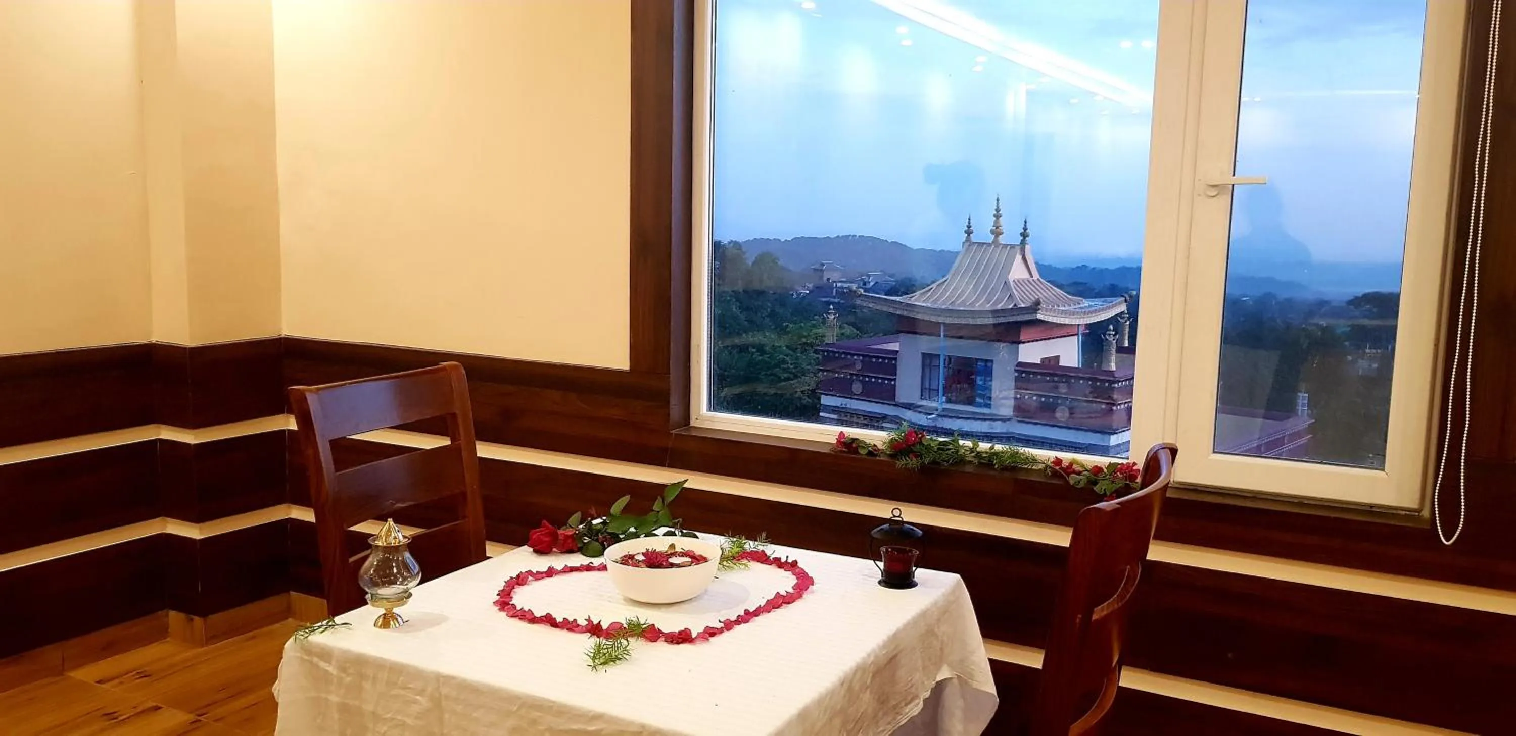 Dining area in Hotel Buddha House Himalayan Brothers