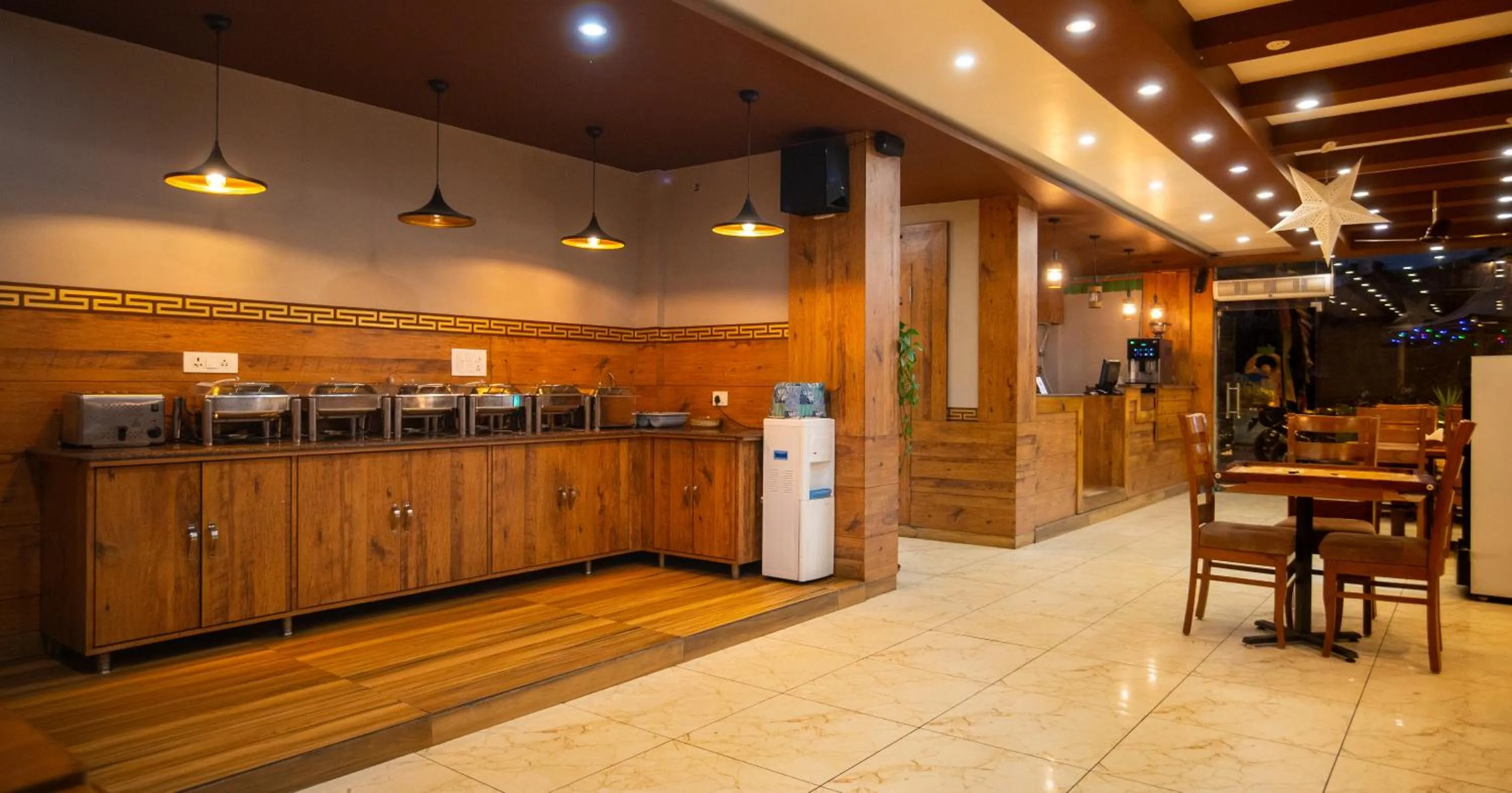 Restaurant/places to eat in Hotel Buddha House Himalayan Brothers