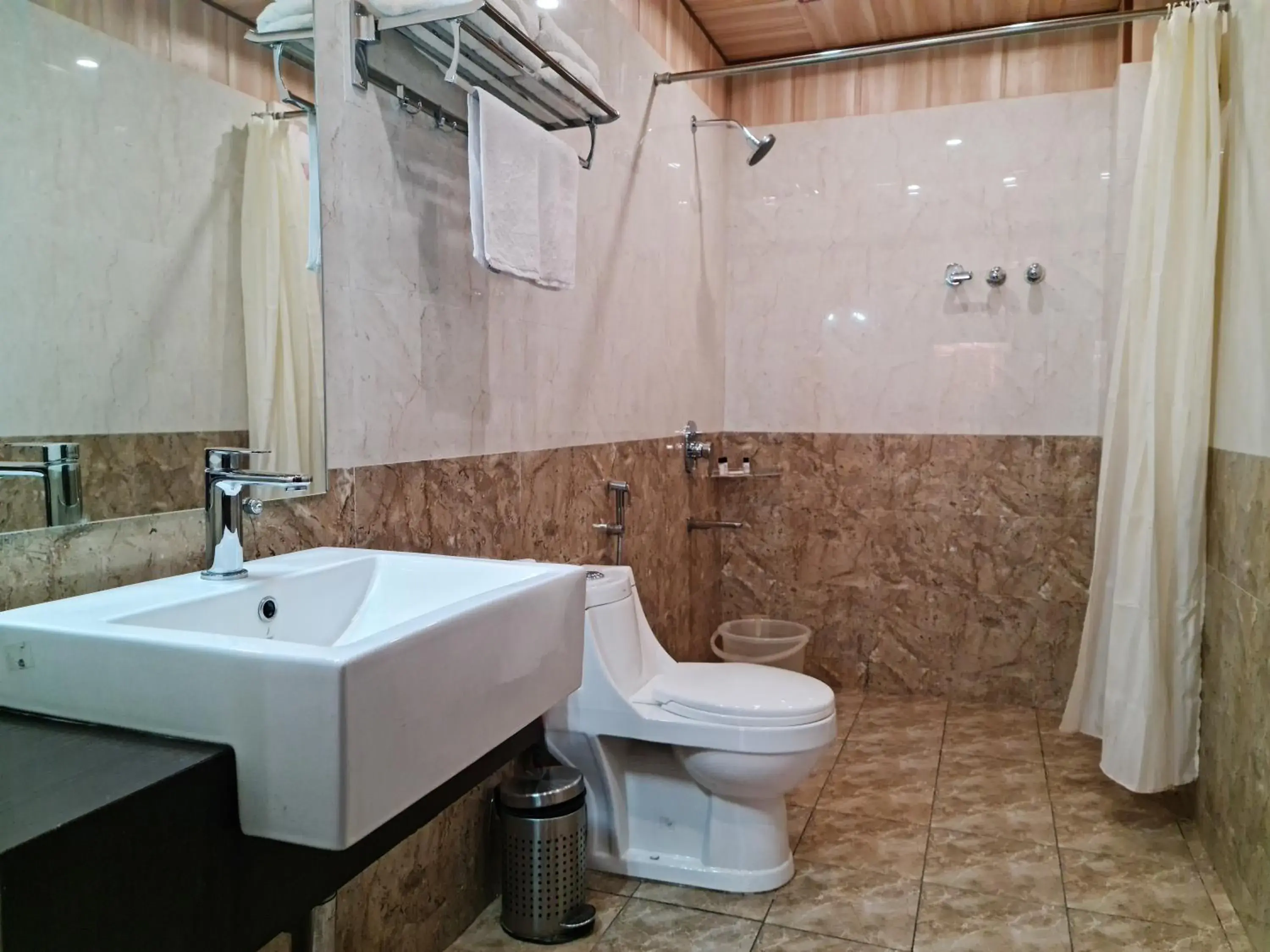 Queen Room - single occupancy in Hotel Buddha House Himalayan Brothers Queen Room - single occupancy in Hotel Buddha House Himalayan Brothers