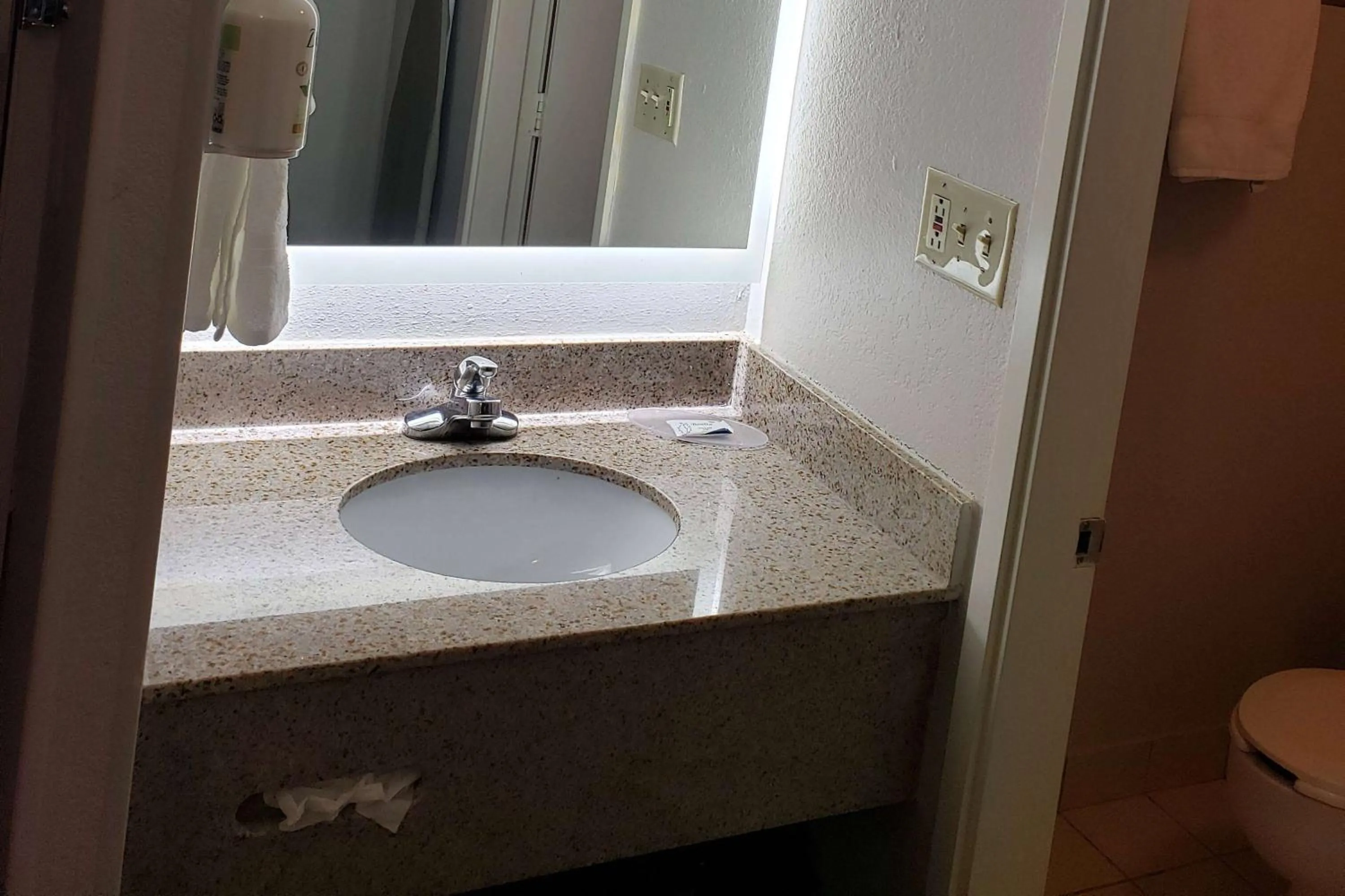 TV and multimedia in Wingate by Wyndham Dayton North