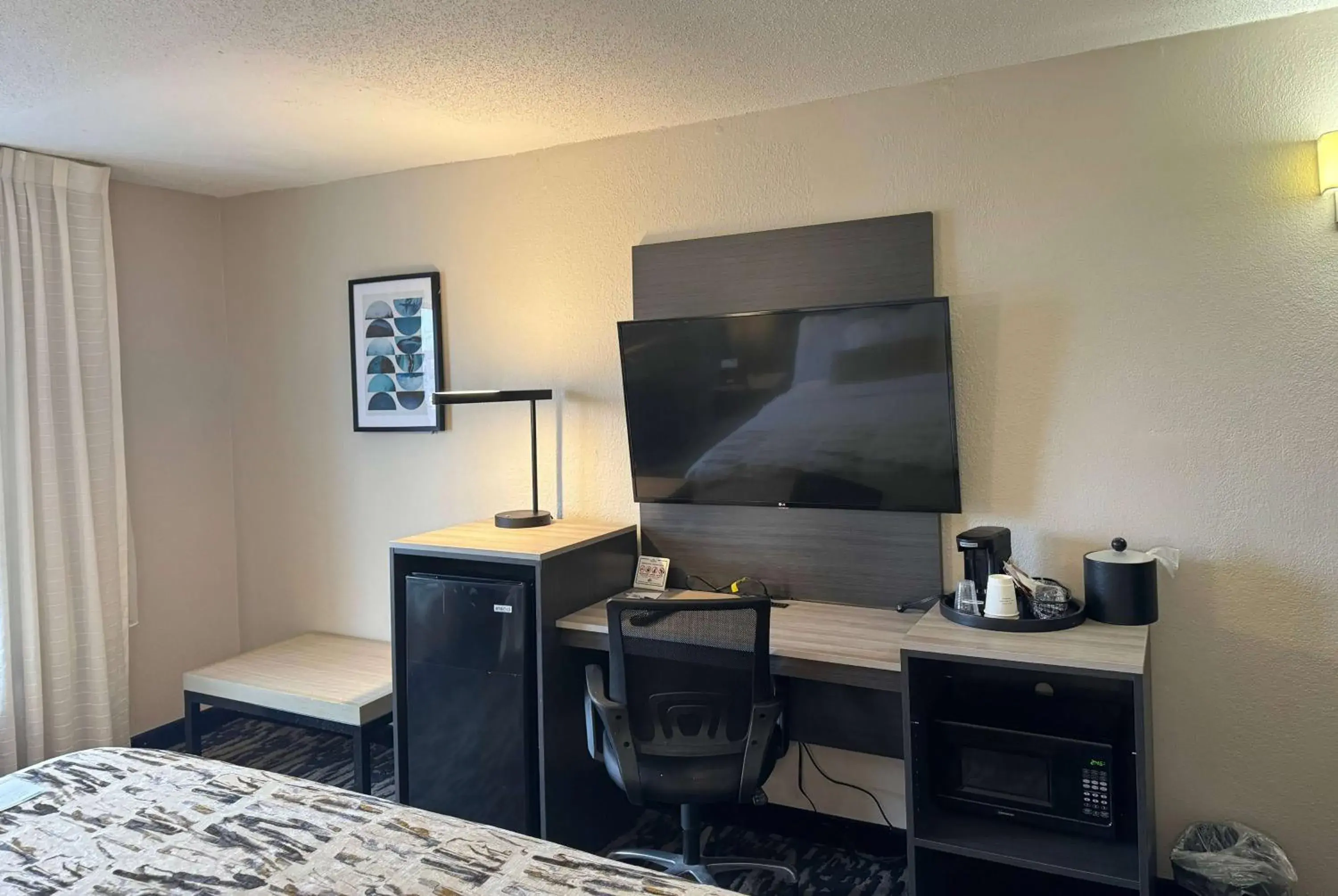 Photo of the whole room, Bed in Wingate by Wyndham Dayton North Photo of the whole room, Bed in Wingate by Wyndham Dayton North