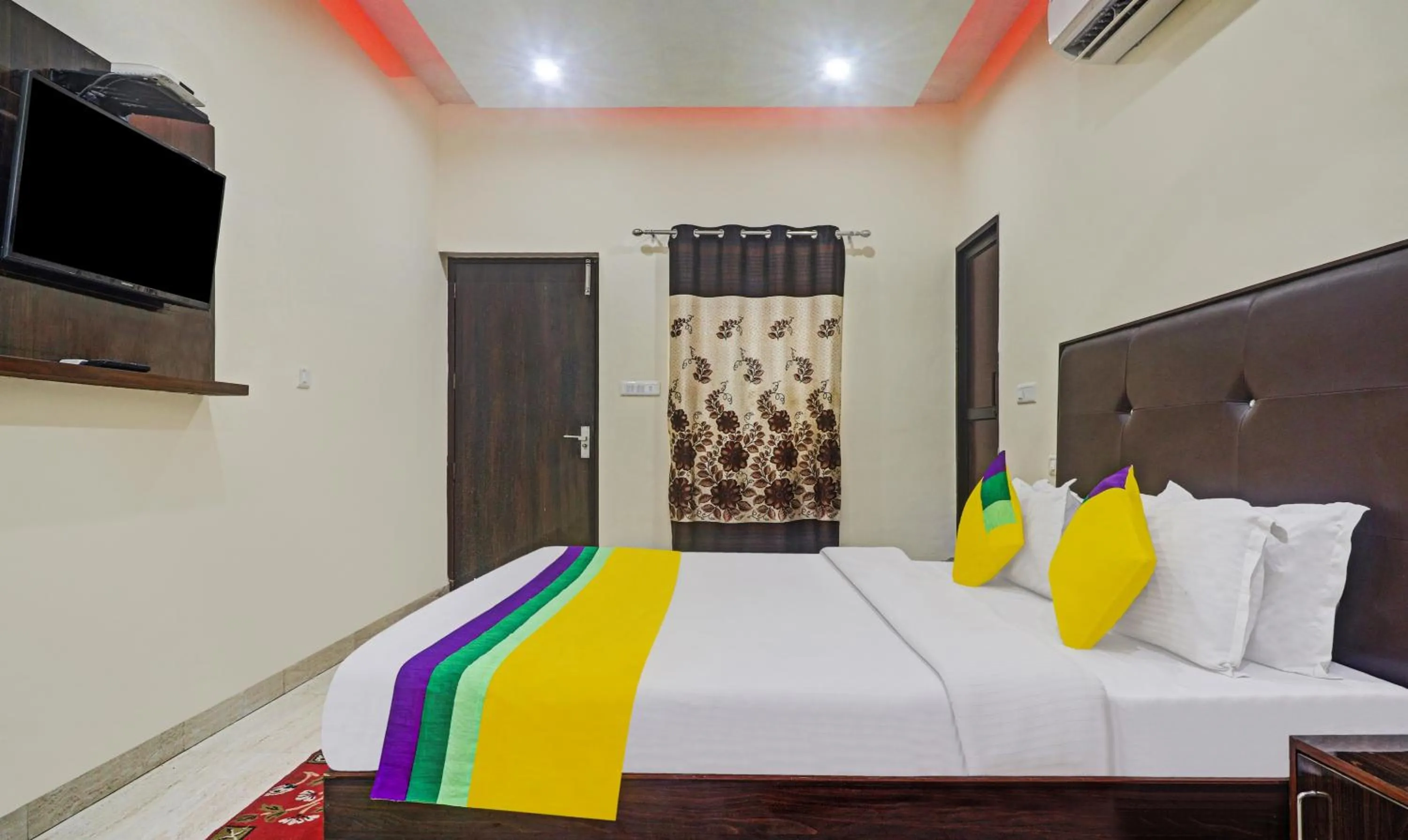 Bedroom, Bed in Hotel Albie Stay Inn