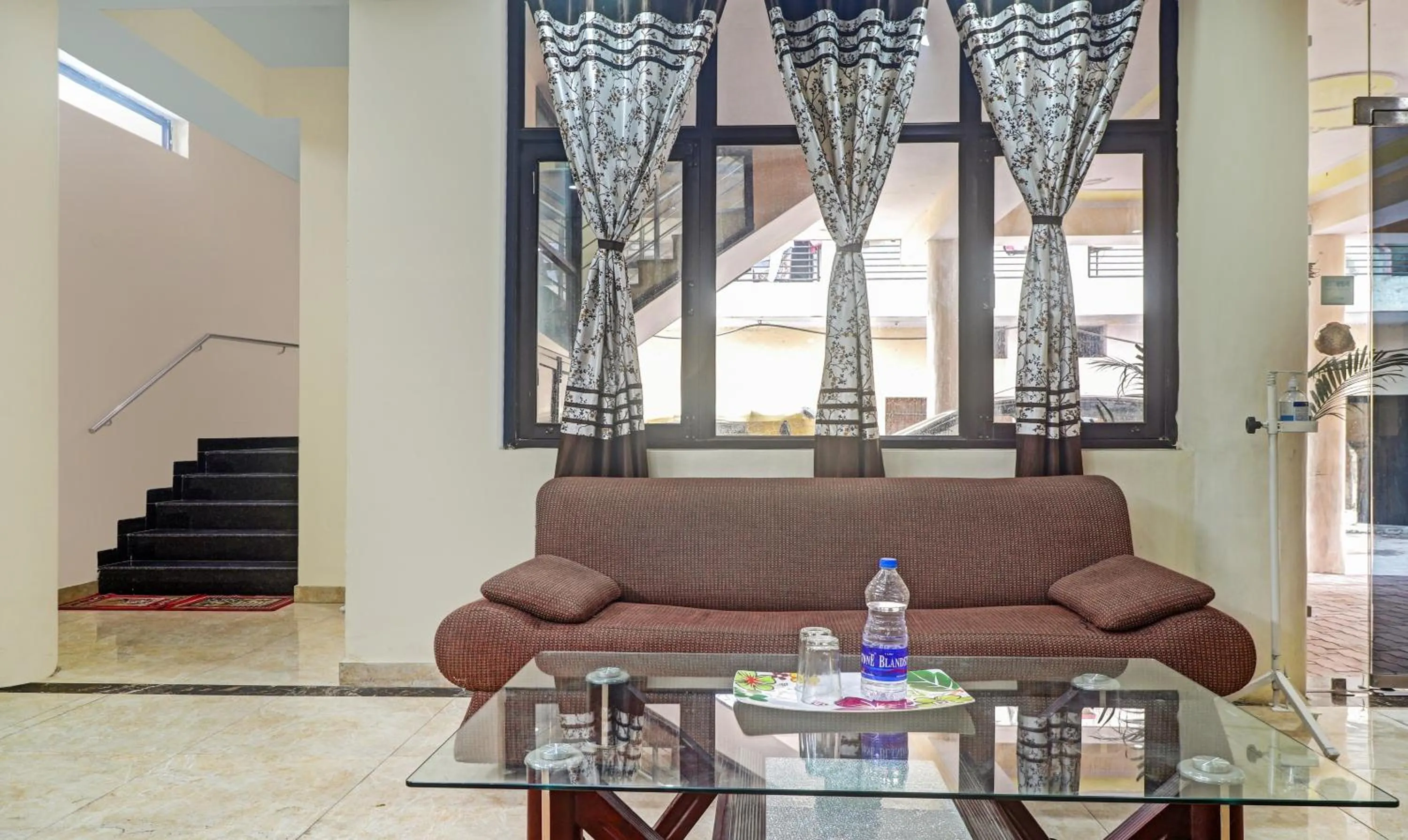 Seating area in Hotel Albie Stay Inn