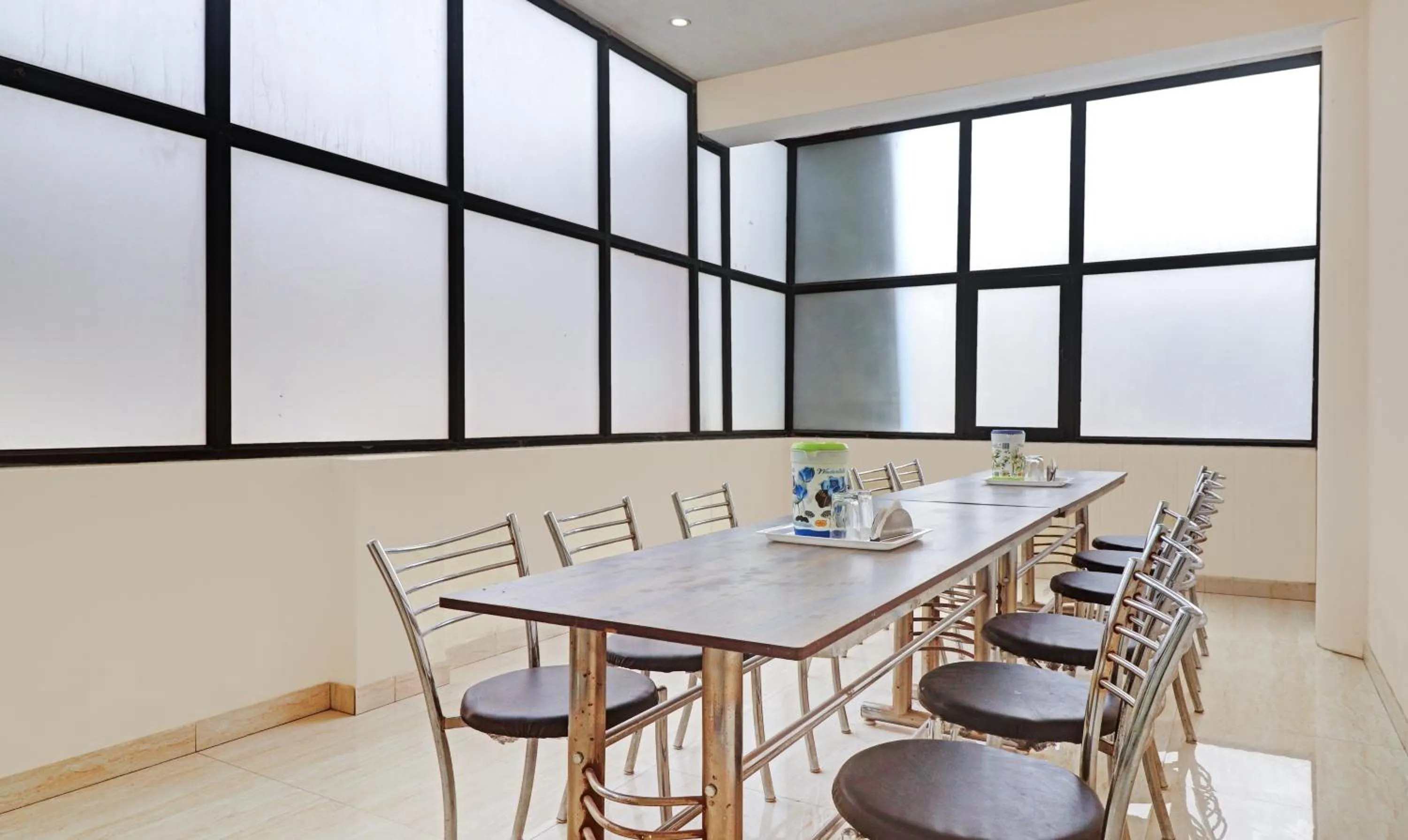 Restaurant/places to eat in Hotel Albie Stay Inn