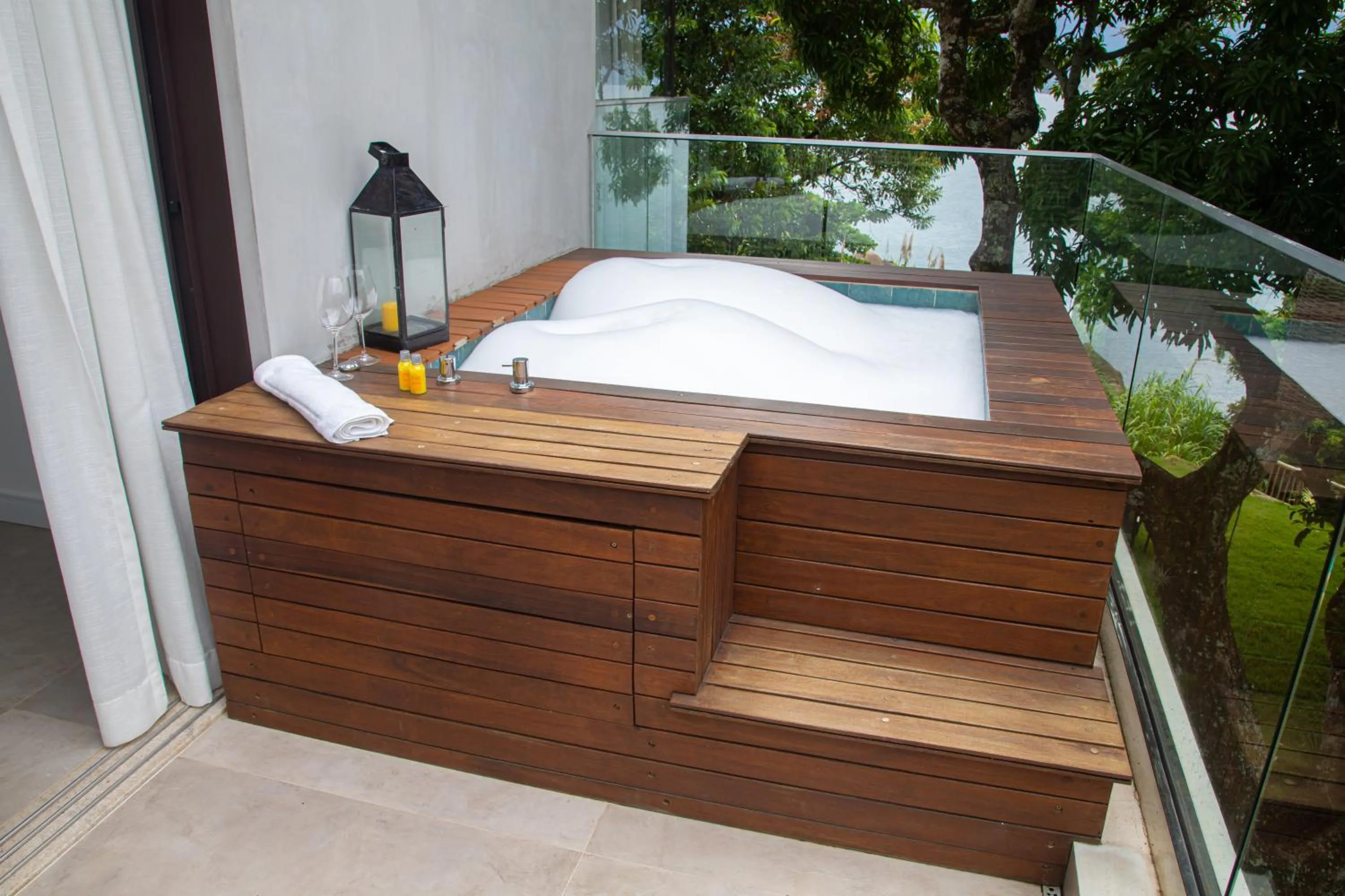 Hot Tub, Bed in Casa Di Sirena Ilhabela