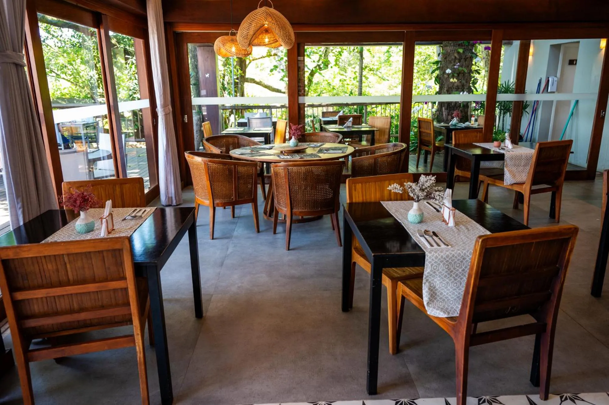 Restaurant/places to eat in Casa Di Sirena Ilhabela