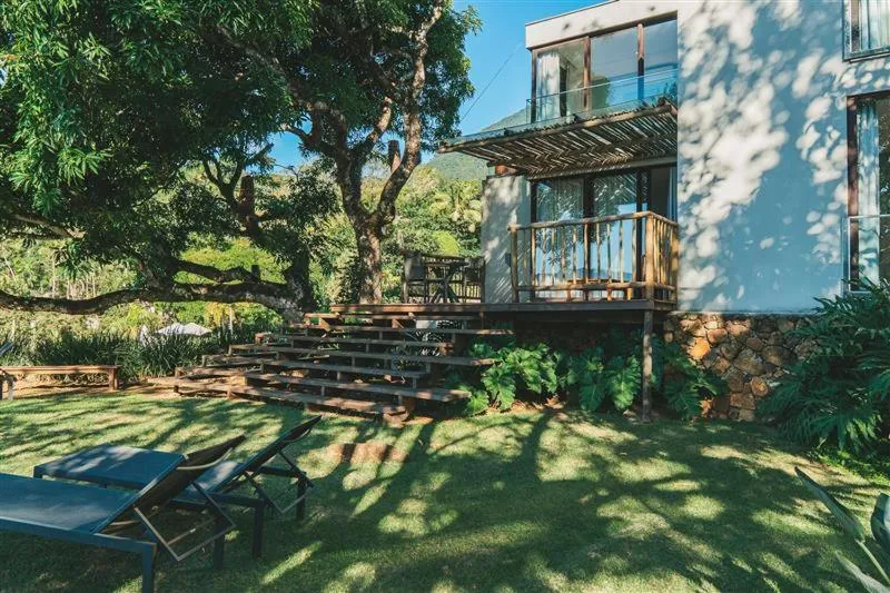 Garden view in Casa Di Sirena Ilhabela