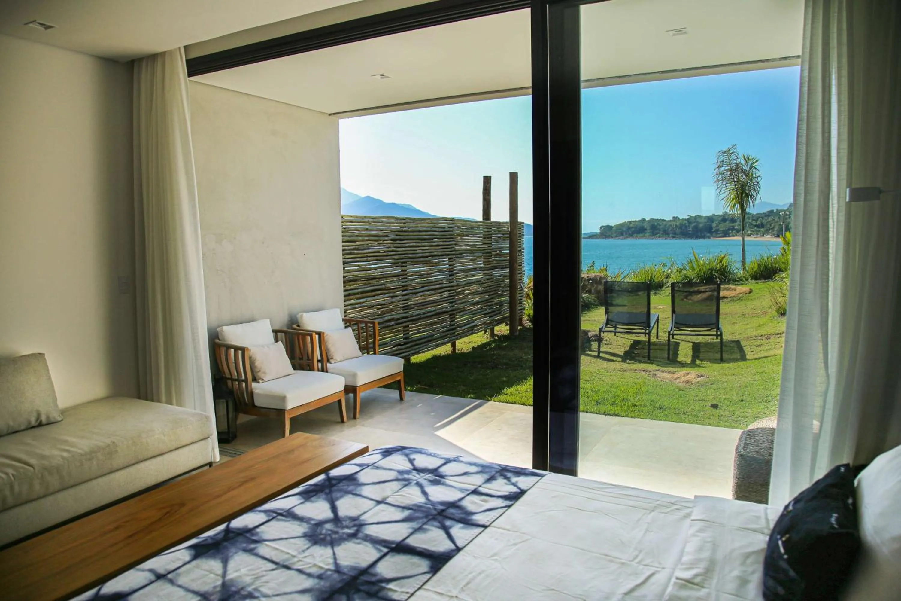 Photo of the whole room, Bed in Casa Di Sirena Ilhabela