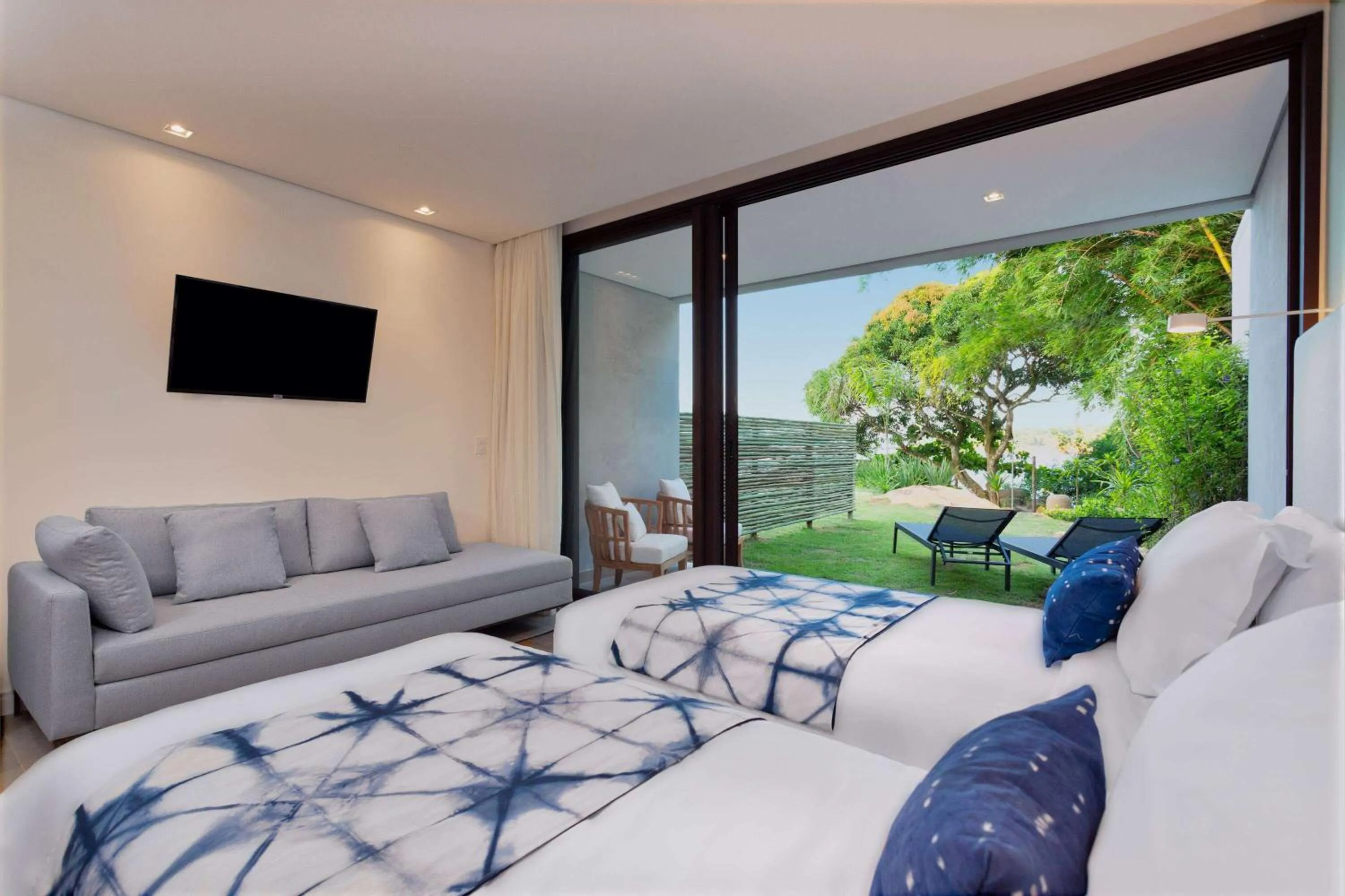 Photo of the whole room, Bed in Casa Di Sirena Ilhabela