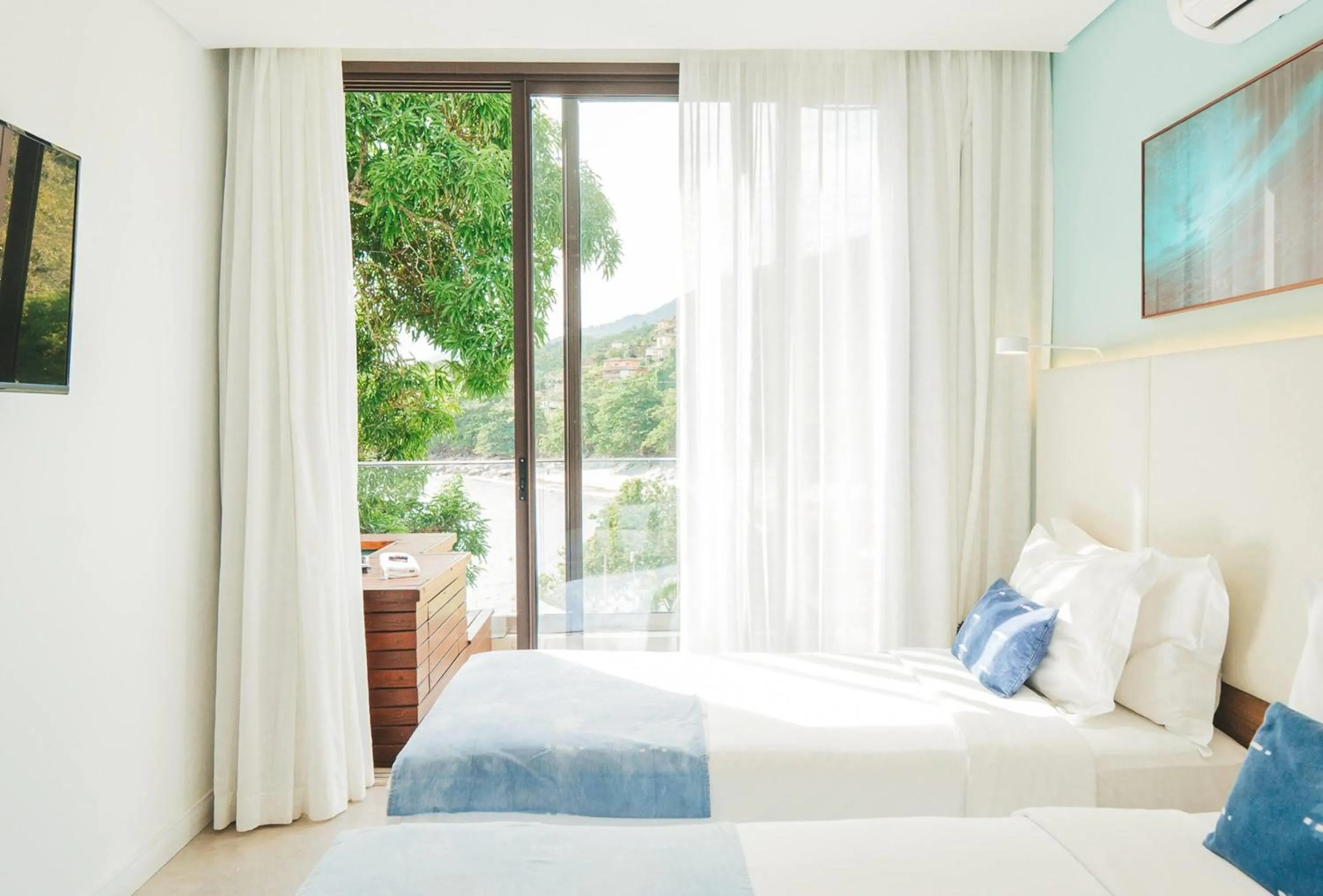 Photo of the whole room, Bed in Casa Di Sirena Ilhabela