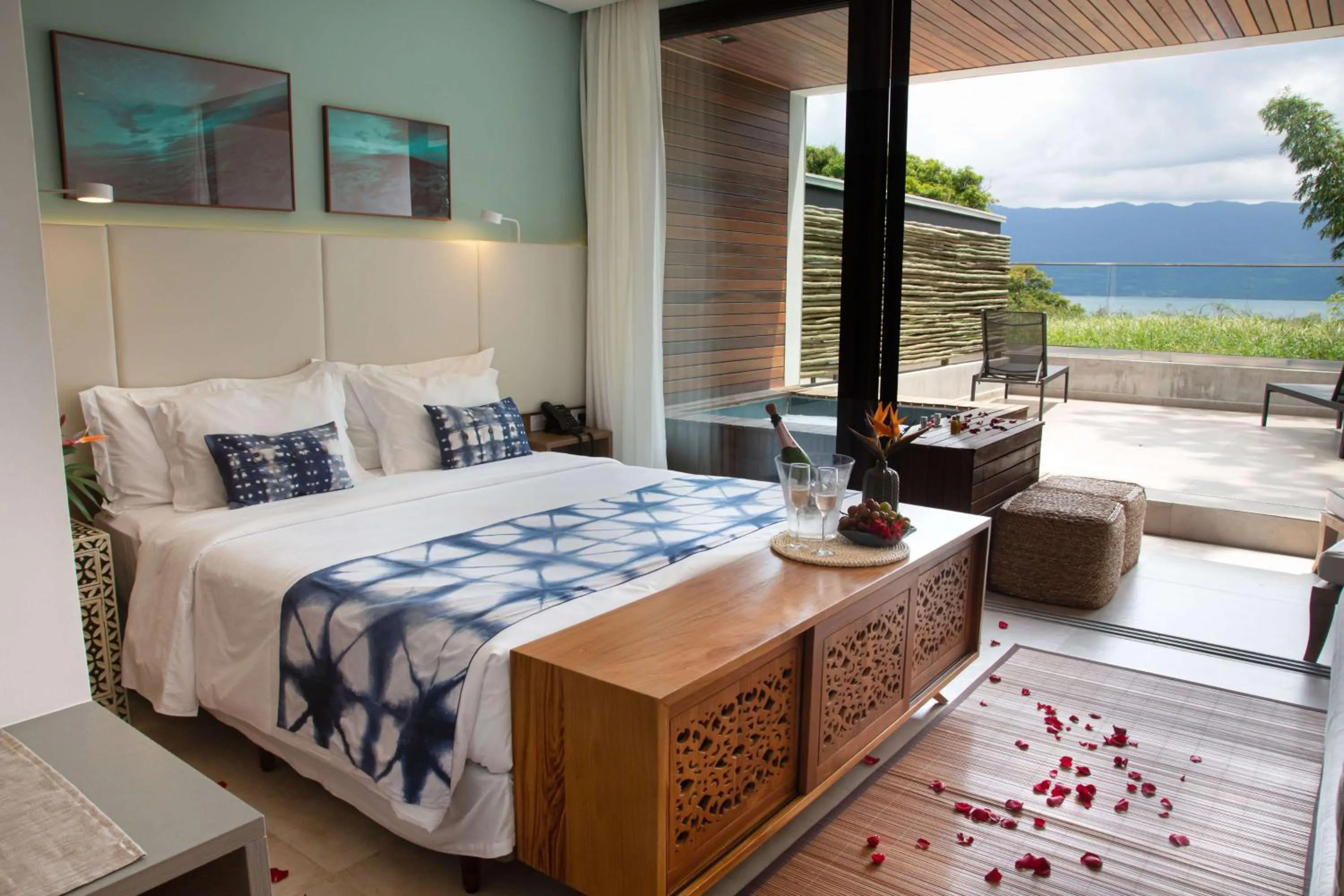Photo of the whole room, Bed in Casa Di Sirena Ilhabela