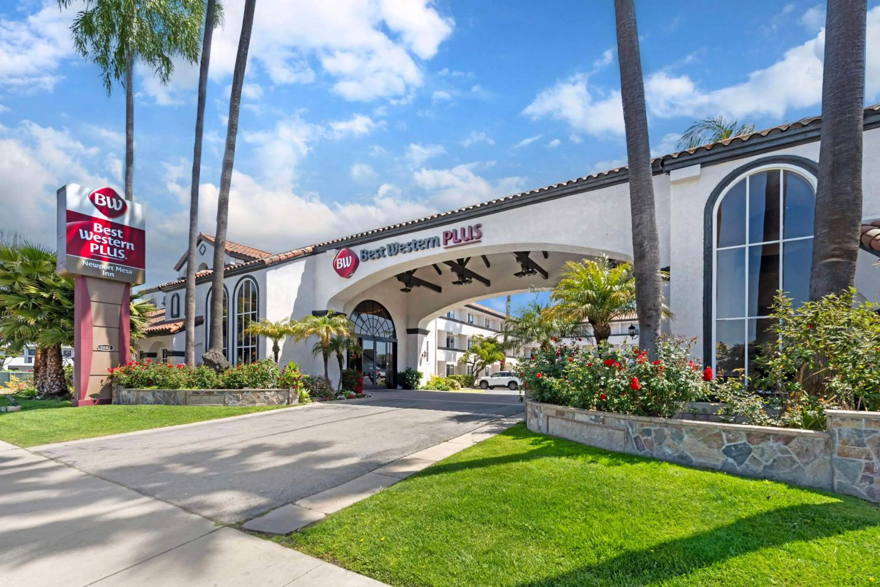 Property building in Best Western Plus Newport Mesa Inn