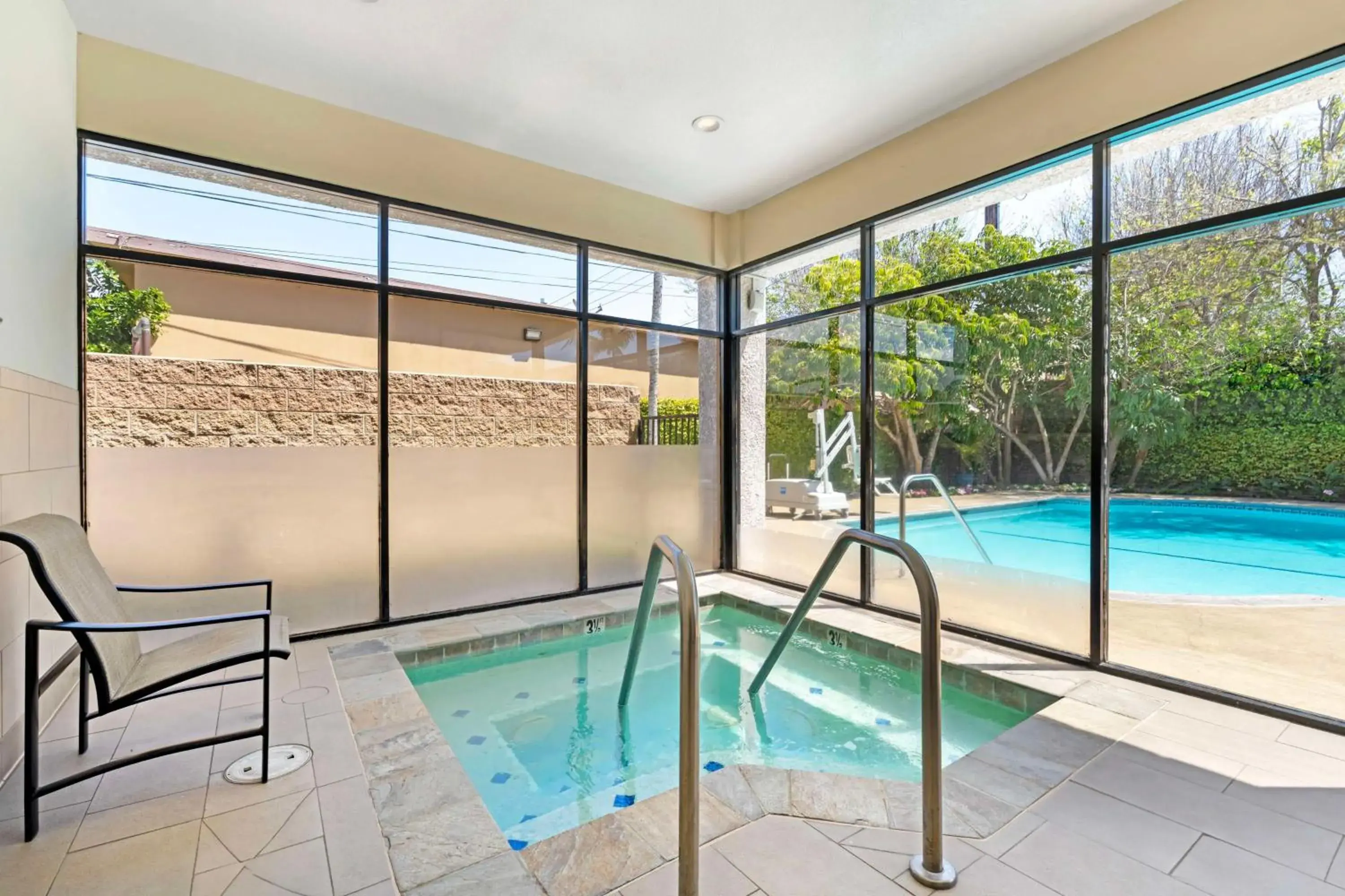 Pool view in Best Western Plus Newport Mesa Inn Pool view in Best Western Plus Newport Mesa Inn