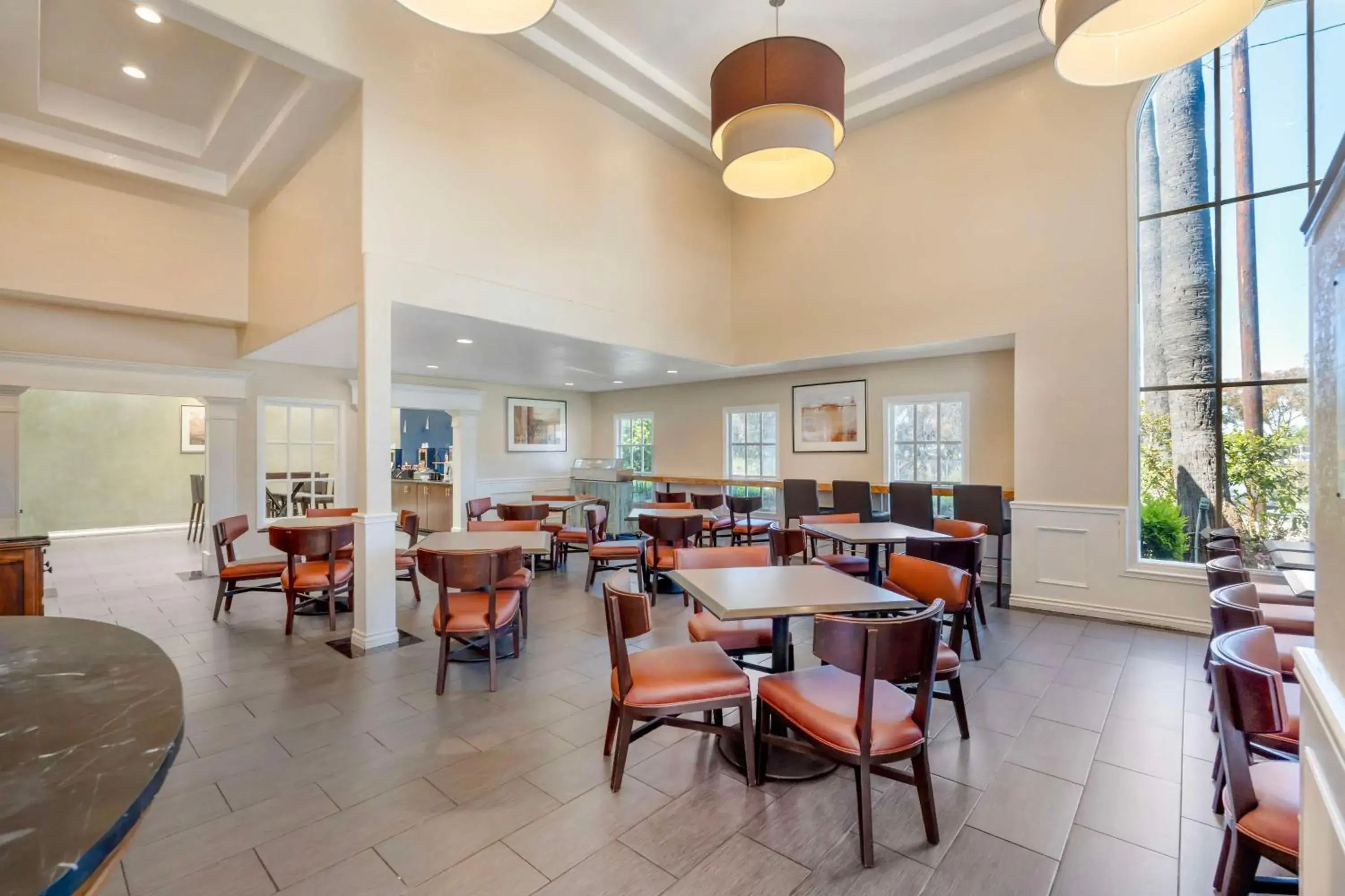 Breakfast in Best Western Plus Newport Mesa Inn Breakfast in Best Western Plus Newport Mesa Inn