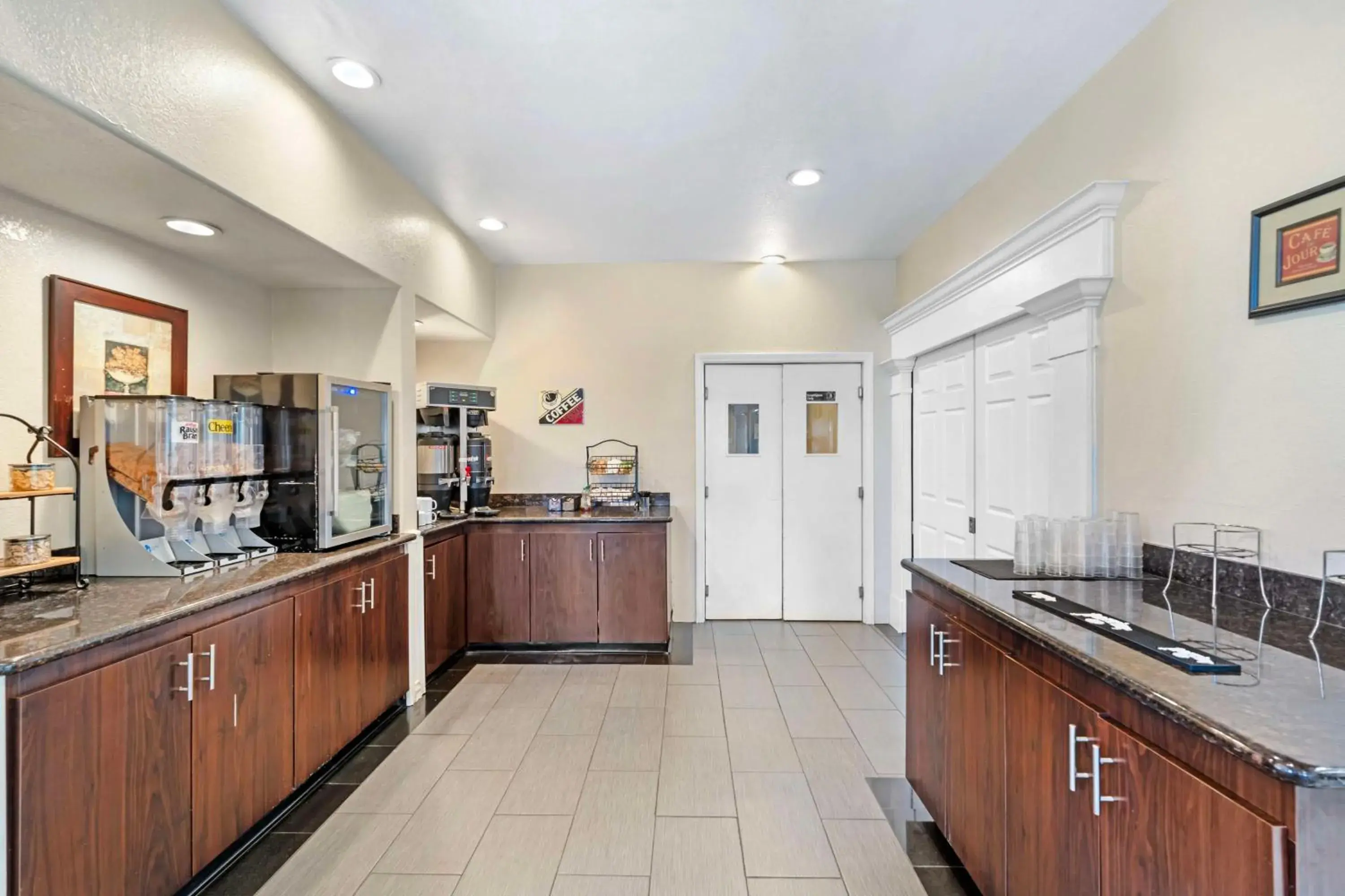 Breakfast in Best Western Plus Newport Mesa Inn Breakfast in Best Western Plus Newport Mesa Inn