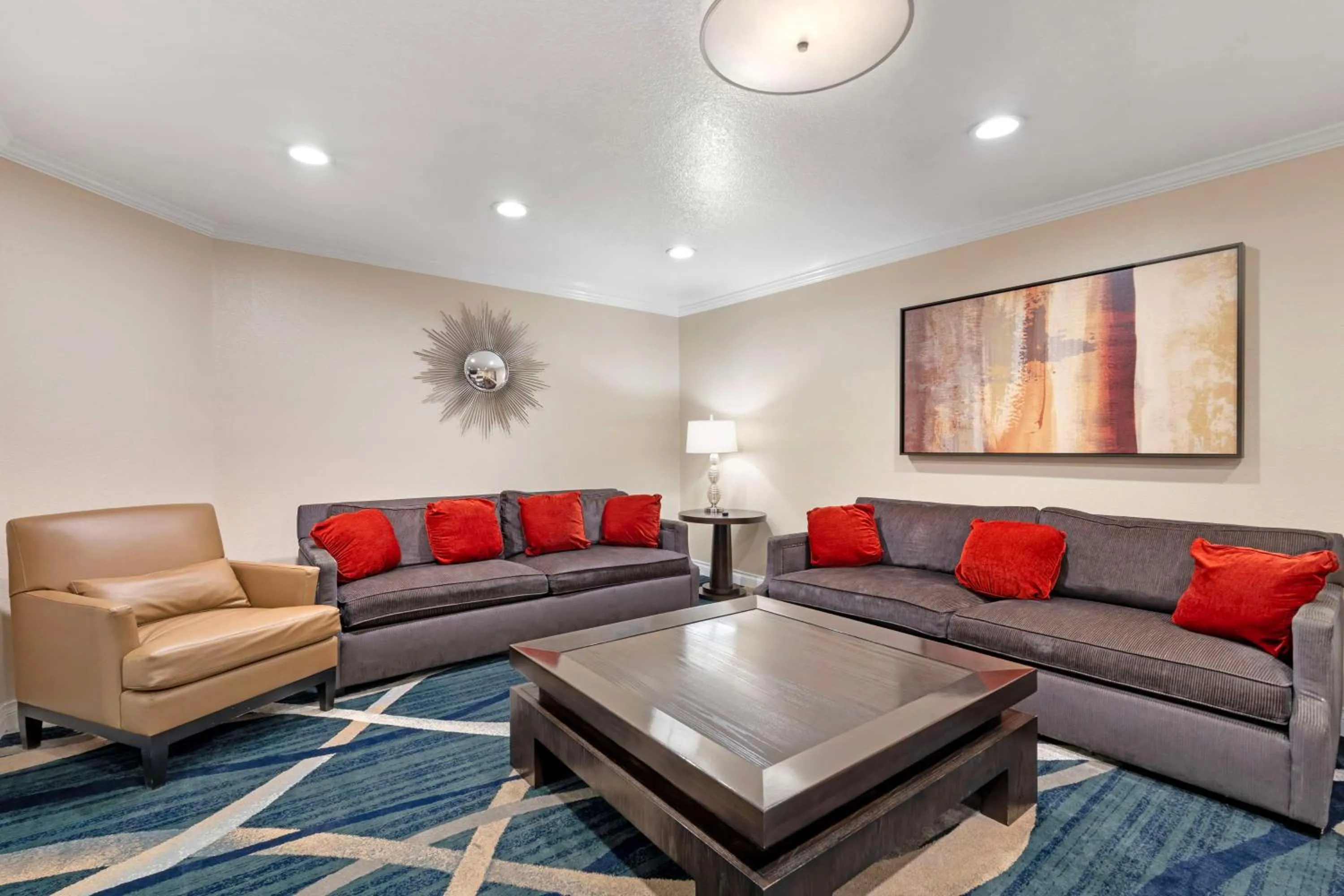 Property building in Best Western Plus Newport Mesa Inn