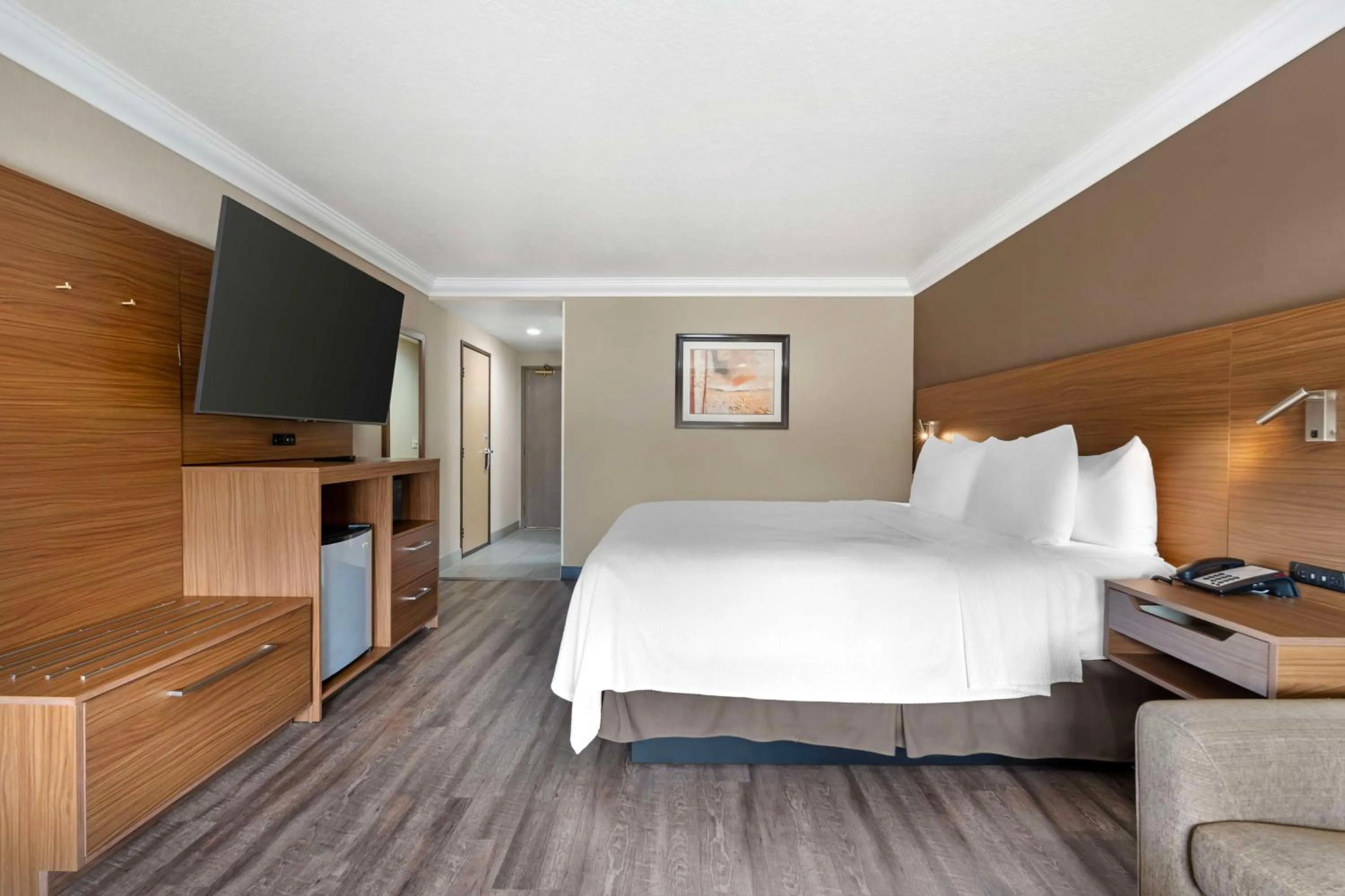 Bedroom, Bed in Best Western Plus Newport Mesa Inn