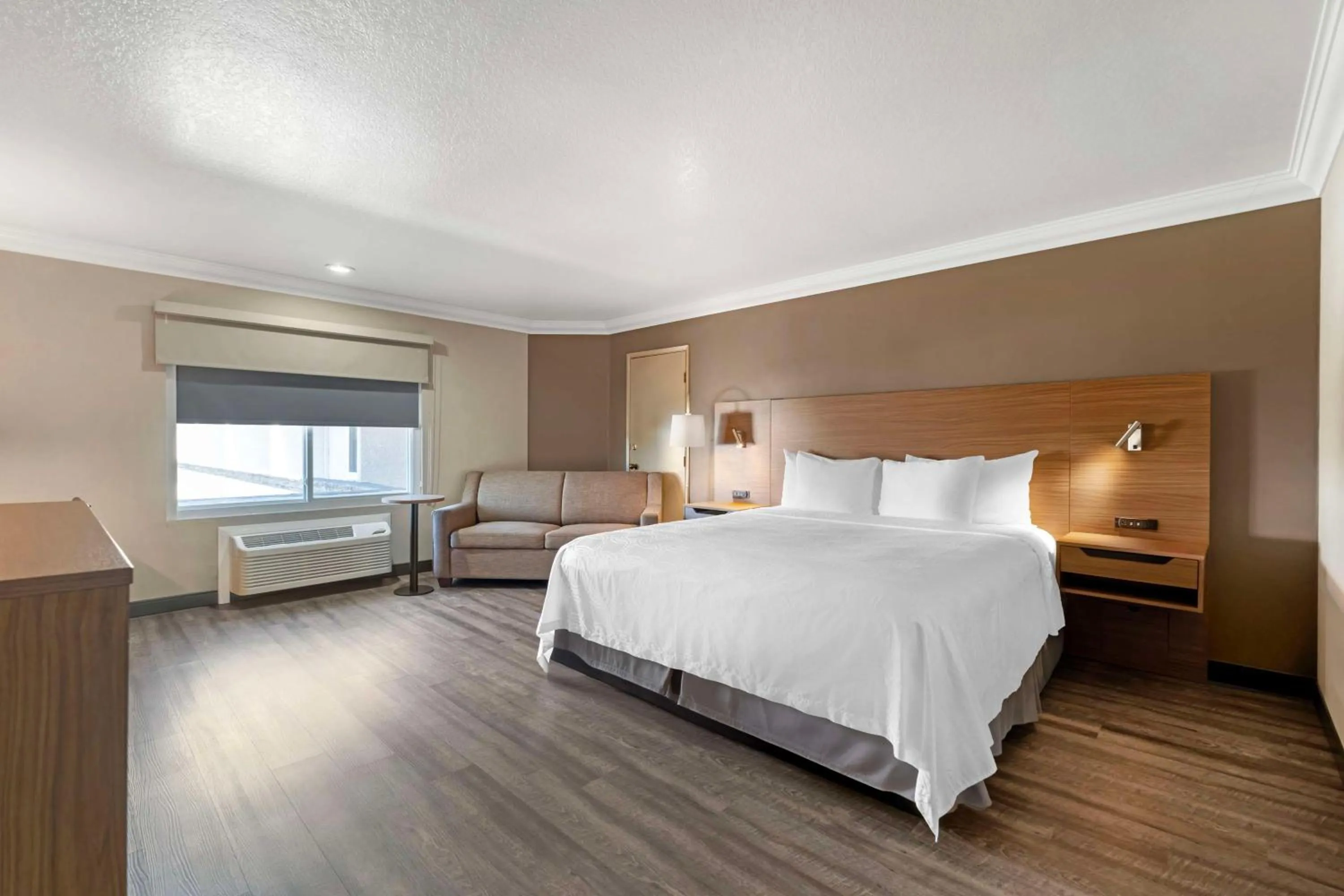 Bedroom, Bed in Best Western Plus Newport Mesa Inn