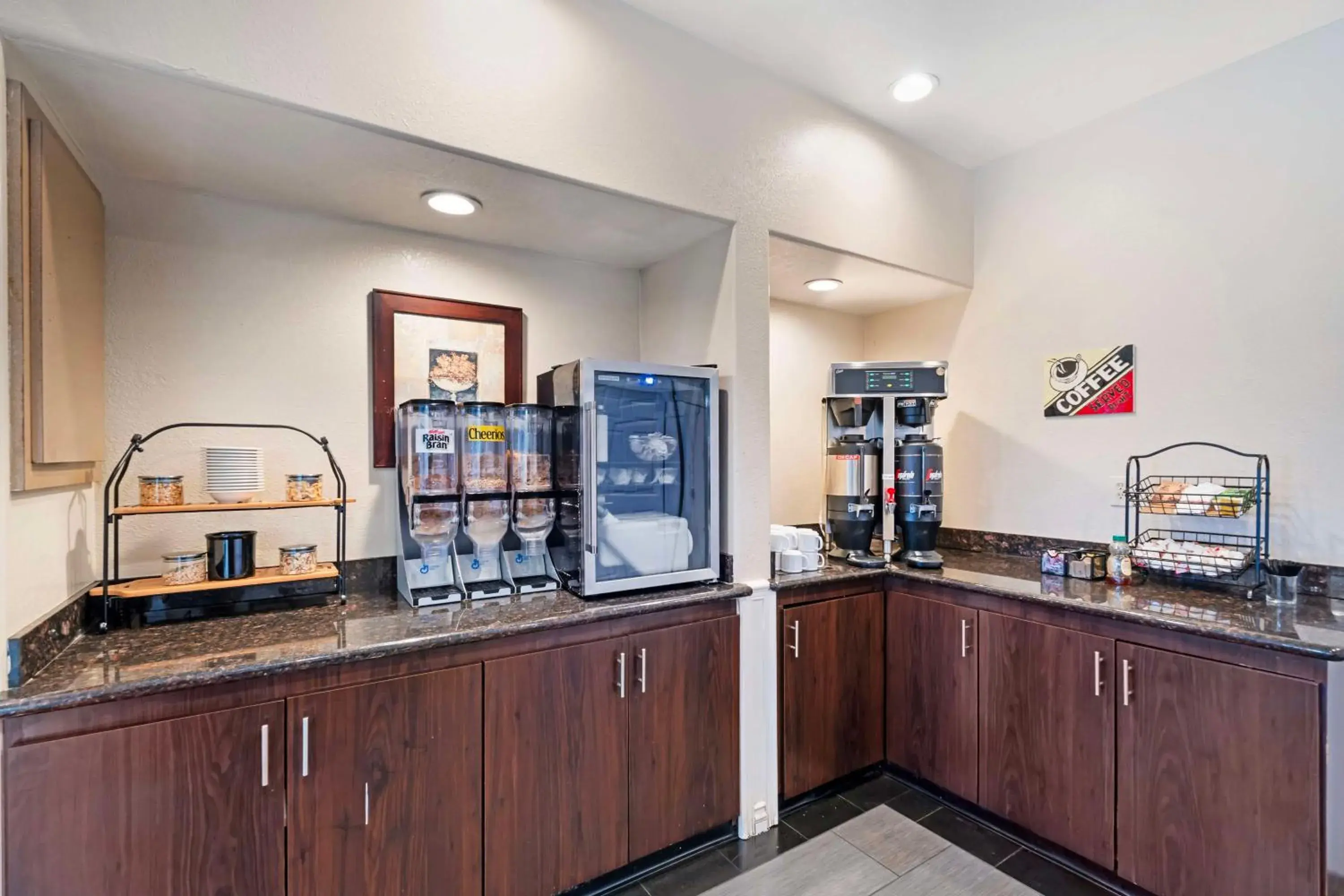 Breakfast in Best Western Plus Newport Mesa Inn Breakfast in Best Western Plus Newport Mesa Inn