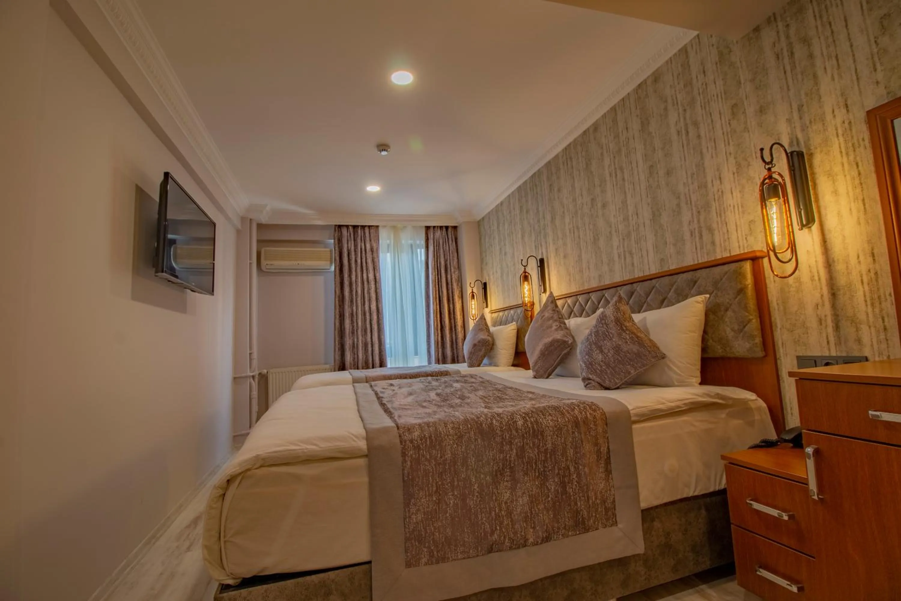 Bed in Avrasya Port Hotel
