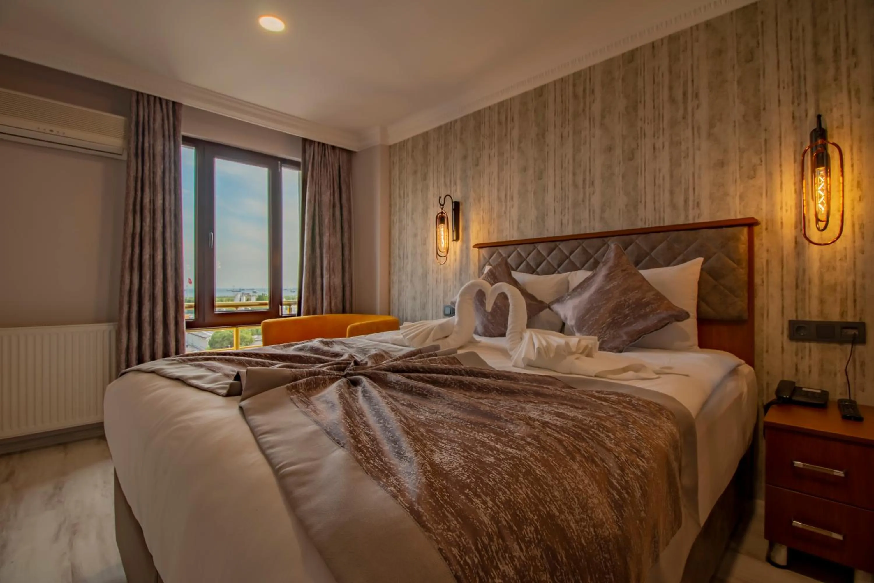 Bed in Avrasya Port Hotel