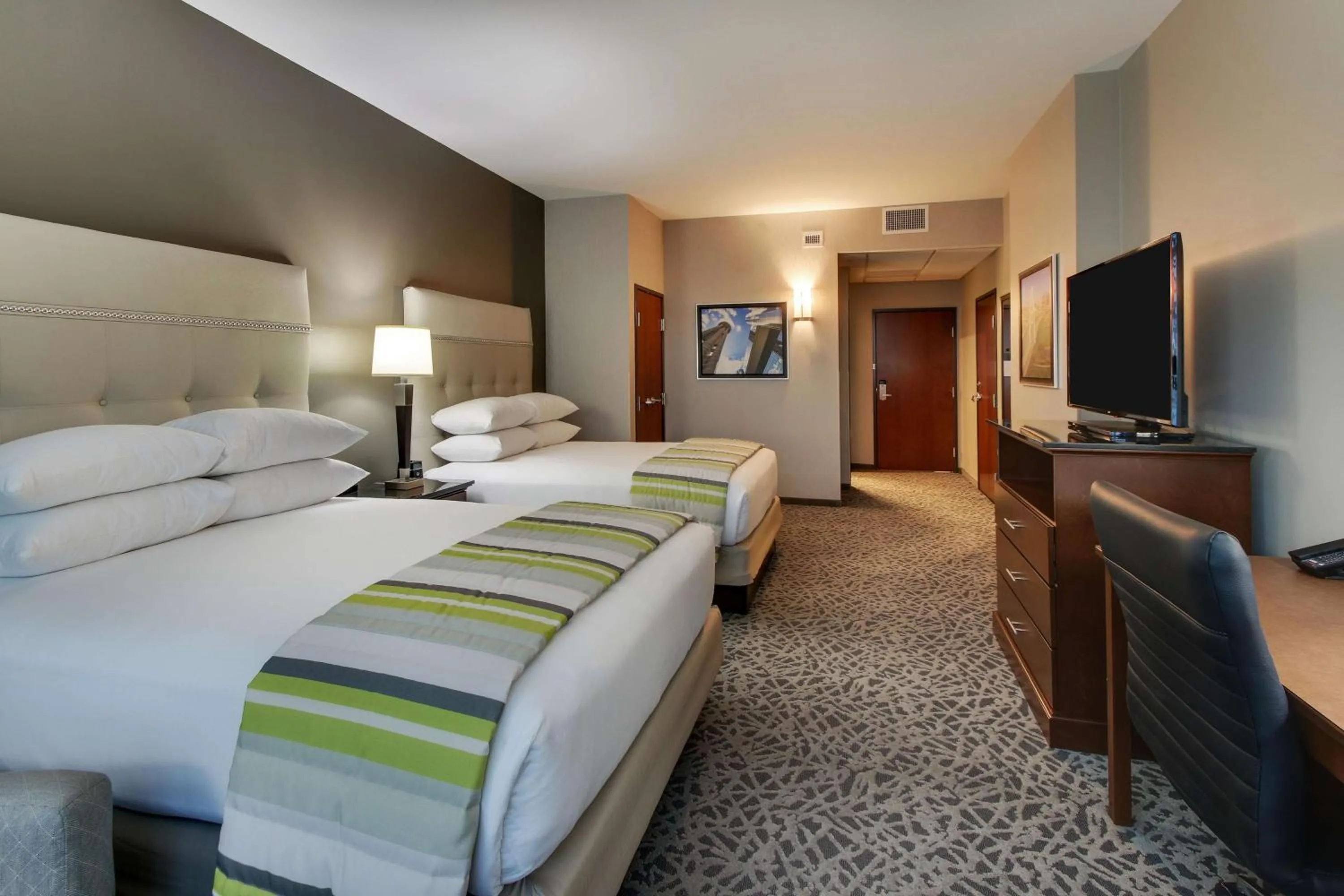 Photo of the whole room, Bed in Drury Plaza Hotel Dallas Richardson