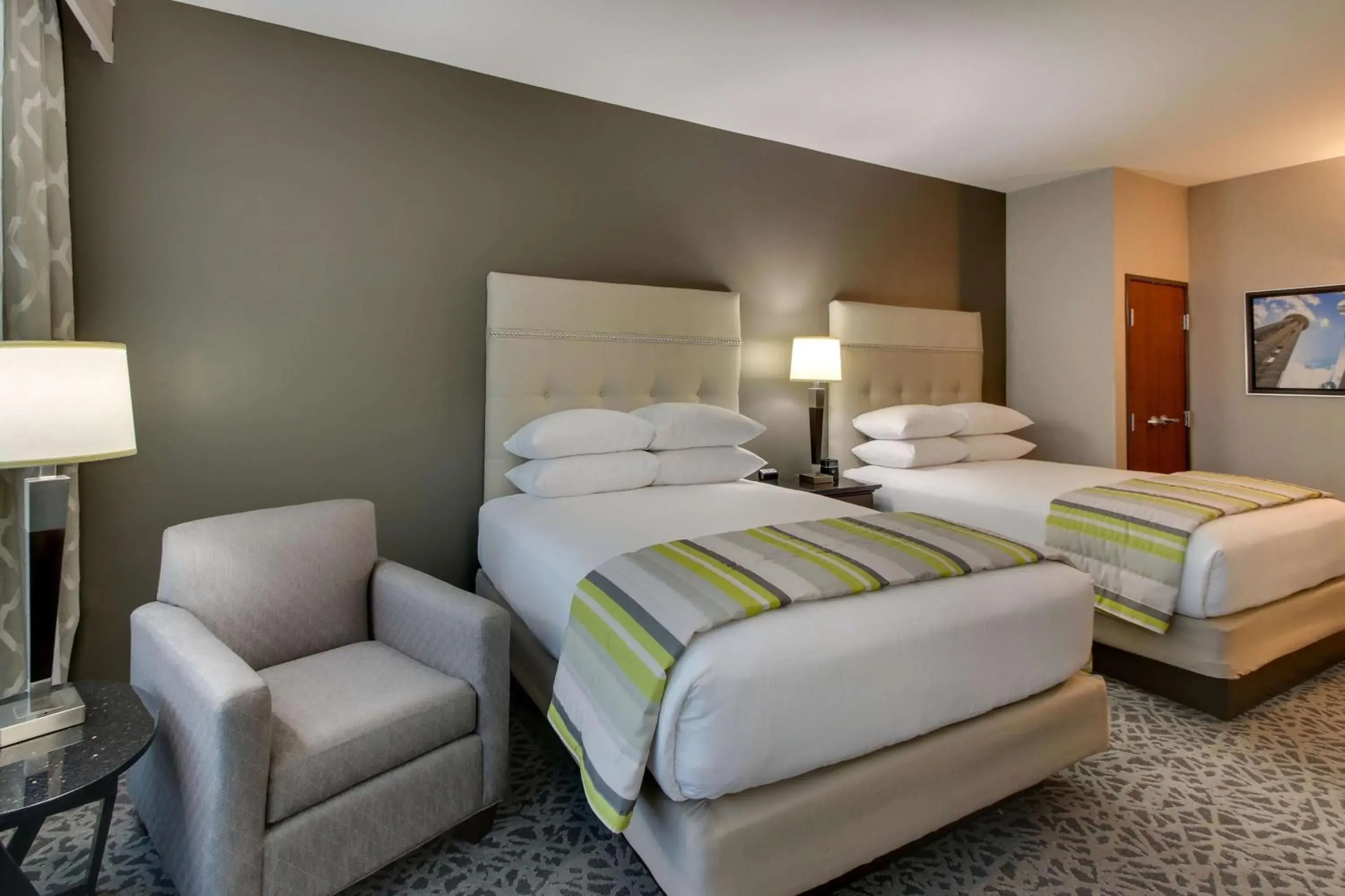 Deluxe Queen Room with Two Queen Beds in Drury Plaza Hotel Dallas Richardson Deluxe Queen Room with Two Queen Beds in Drury Plaza Hotel Dallas Richardson