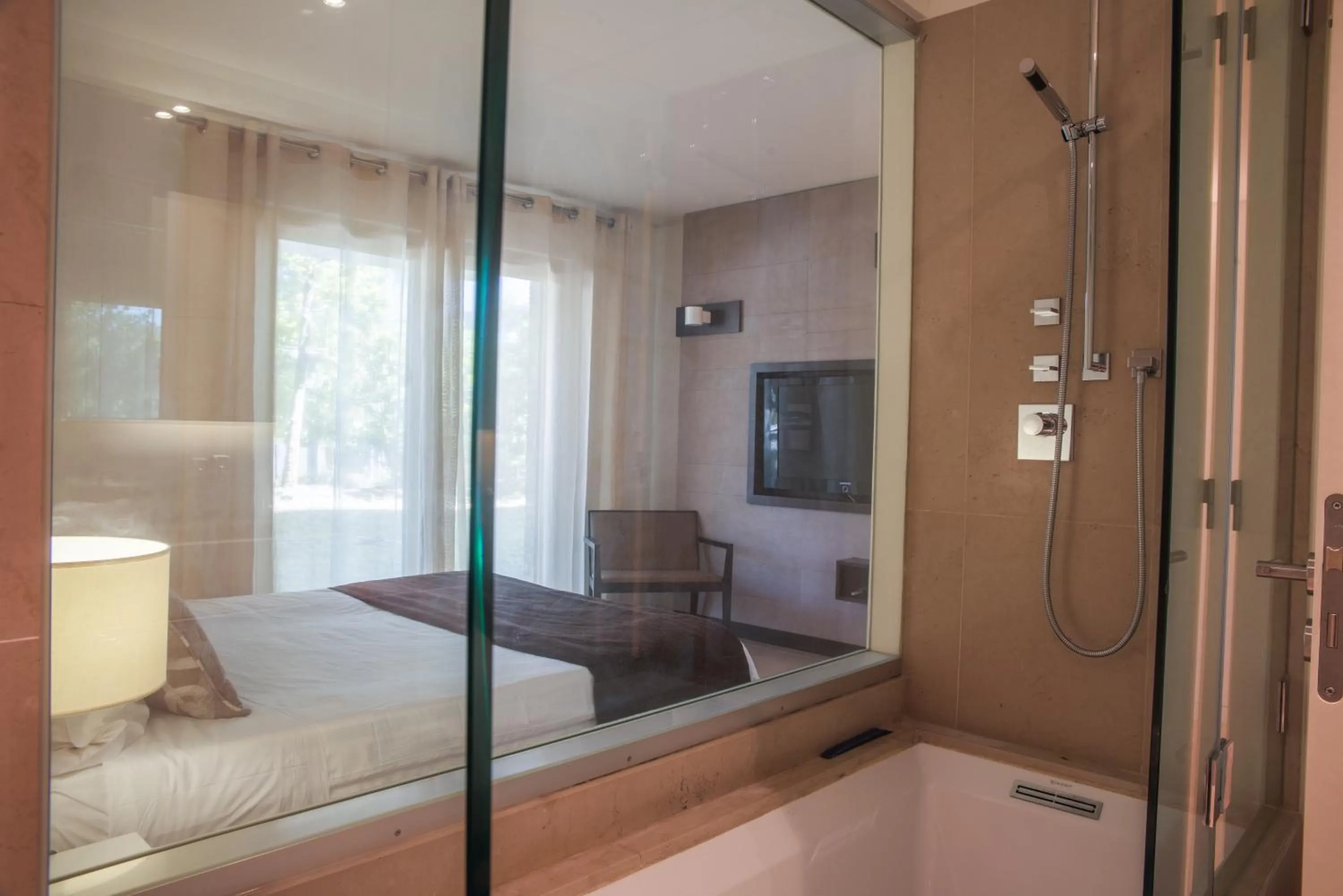 Shower, Bed in Troia Residence by The Editory - Apartamentos Praia